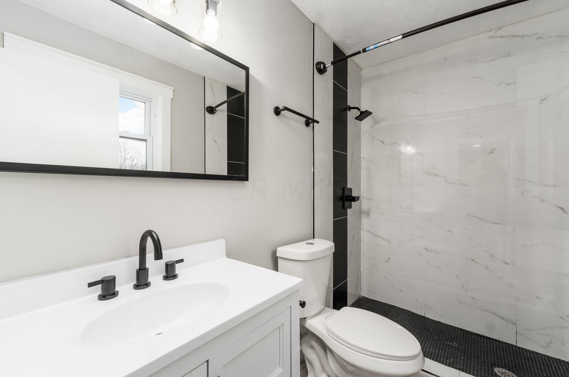 4043 Alton Darby Creek Rd, Hilliard OH  43026-9438 exterior