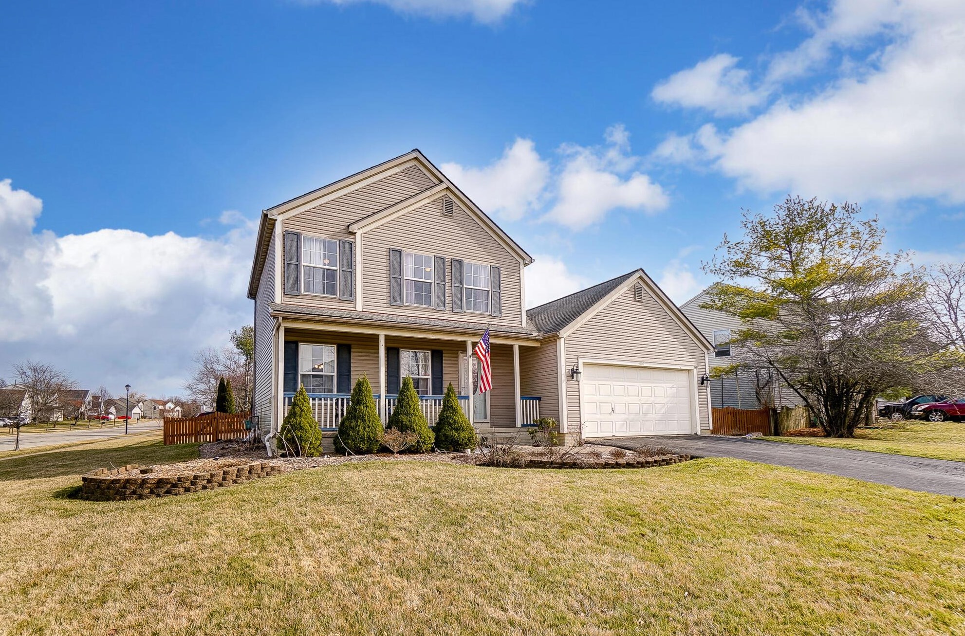 300 Edgemont Ct, Pataskala, OH 43062