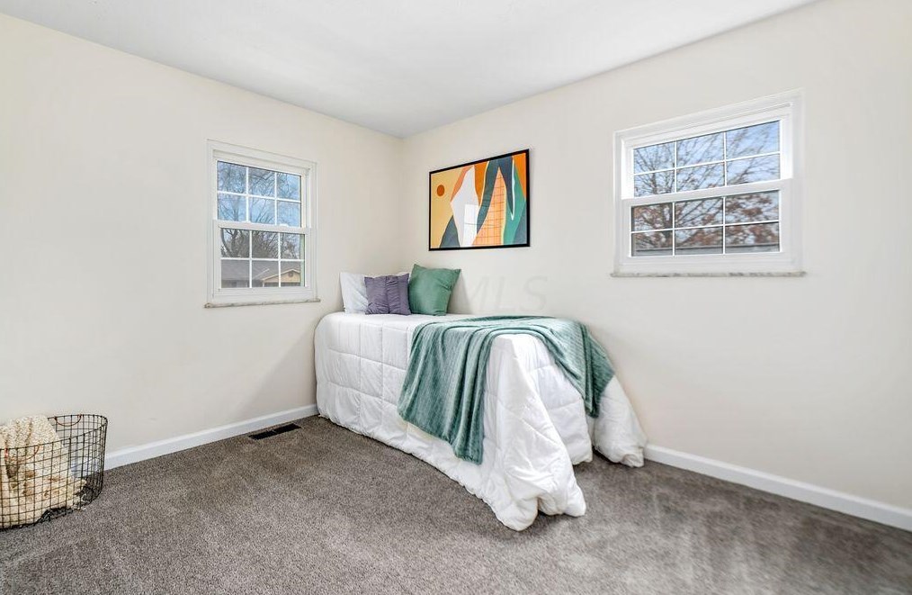 412 Denwood Dr, Columbus OH  43230-2012 exterior