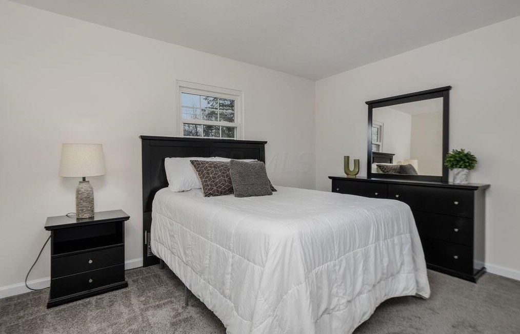 412 Denwood Dr, Columbus OH  43230-2012 exterior