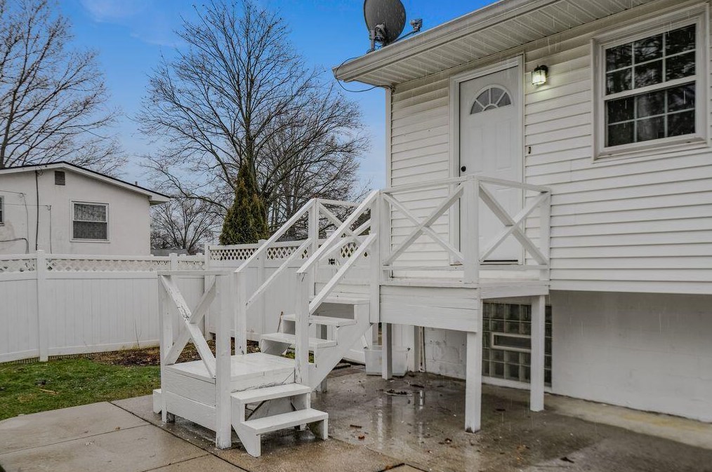 412 Denwood Dr, Columbus OH  43230-2012 exterior