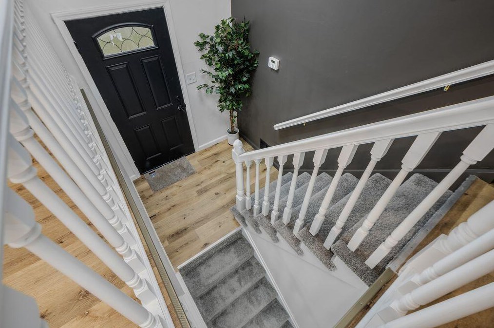 412 Denwood Dr, Columbus OH  43230-2012 exterior