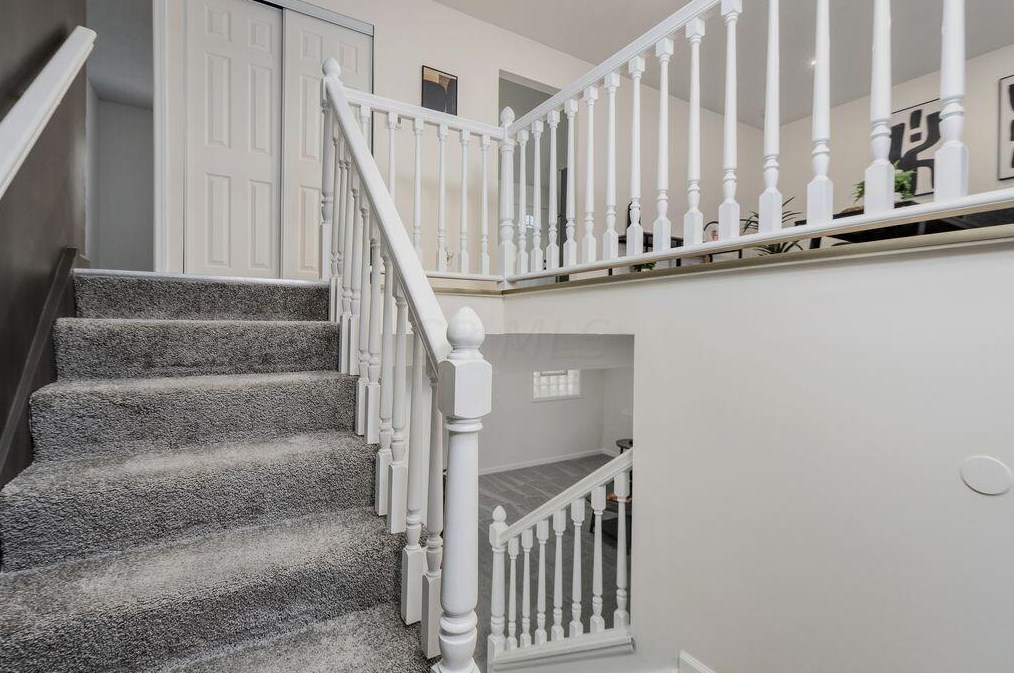 412 Denwood Dr, Columbus OH  43230-2012 exterior