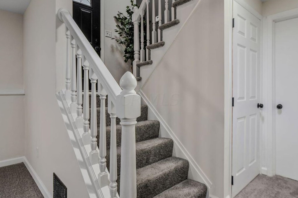 412 Denwood Dr, Columbus OH  43230-2012 exterior