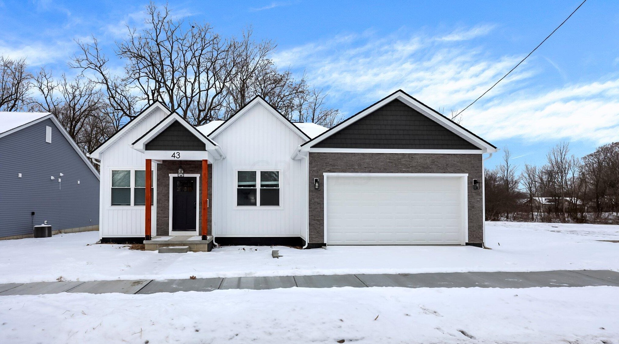 43 Channing St, Delaware, OH 43015-2067