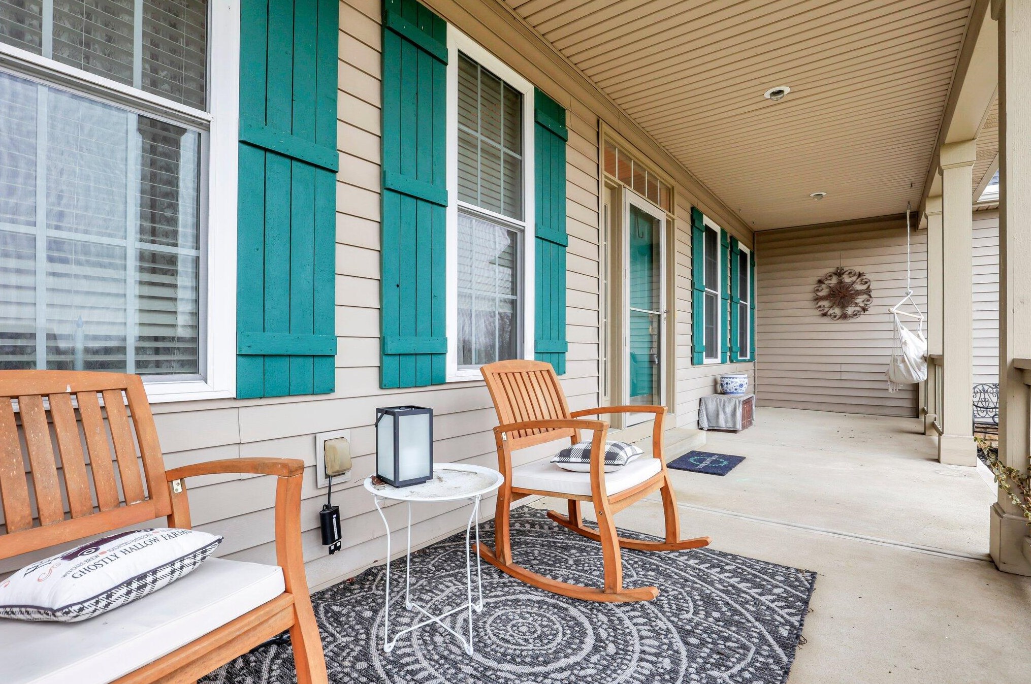 1579 Chickasaw Rd, Cnl Wnchstr OH  43110-7870 exterior