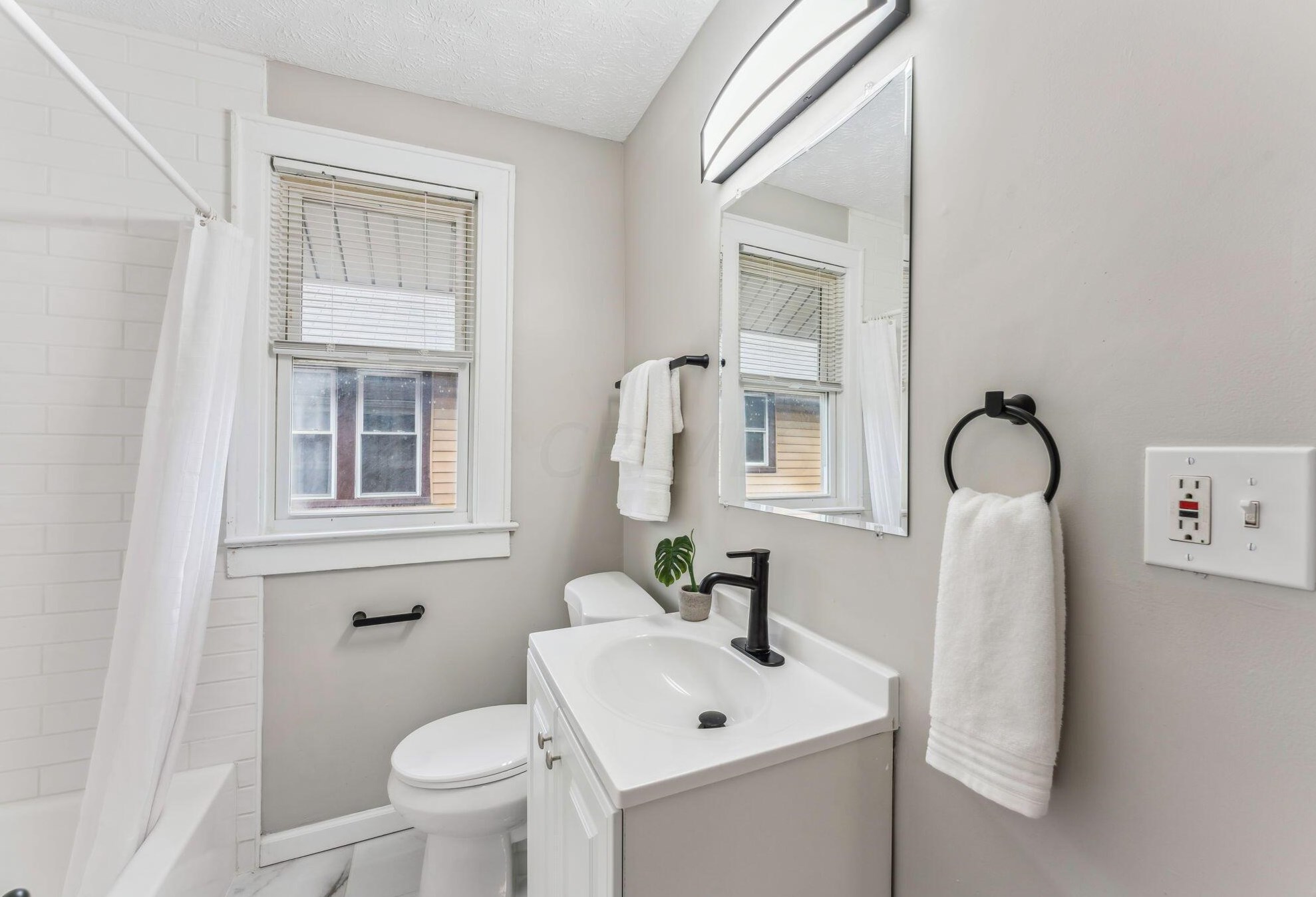 36 Roys Ave, Columbus OH  43204-2631 exterior