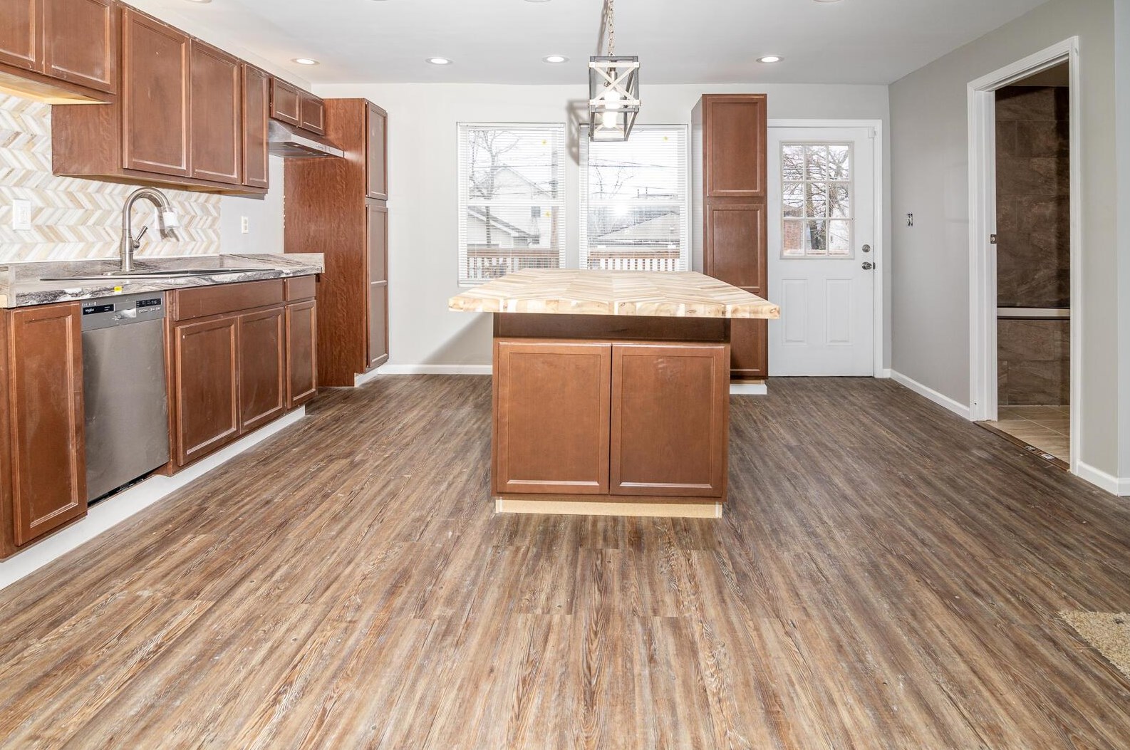 1065 16 Ave, Columbus OH 43211-2423 exterior