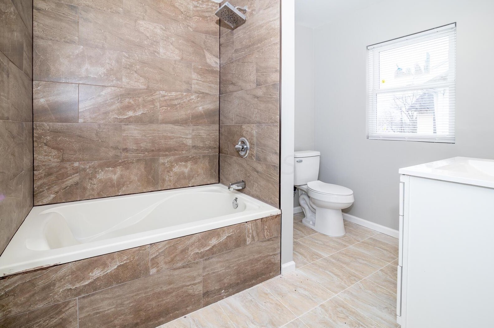 1065 16 Ave, Columbus OH 43211-2423 exterior