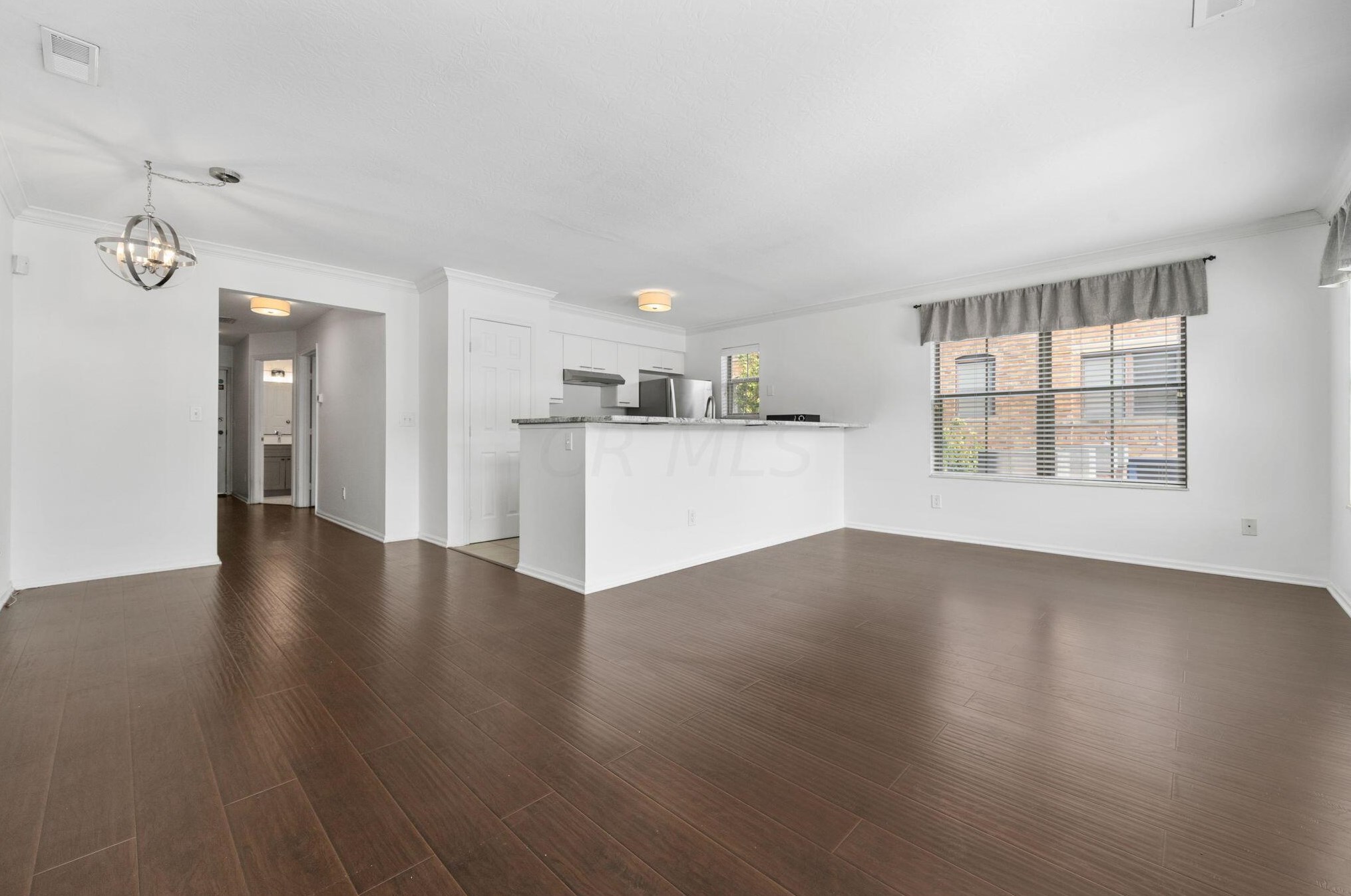 3 Lincoln St, Columbus OH  43215-1673 exterior