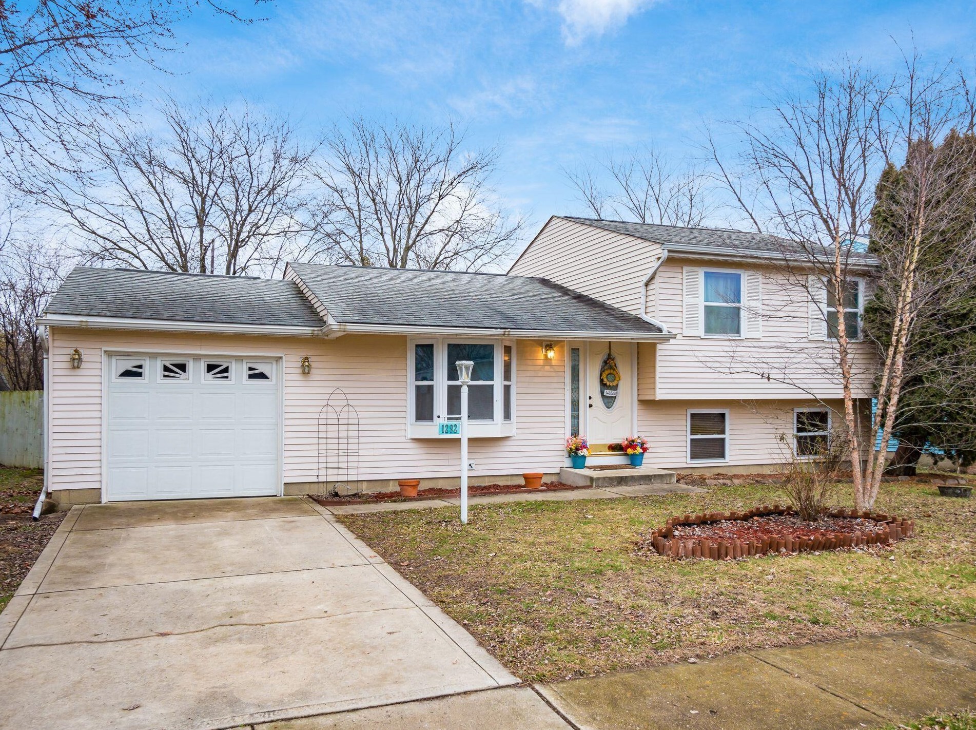 1292 Saffron Pl, Galloway, OH 43119-9278