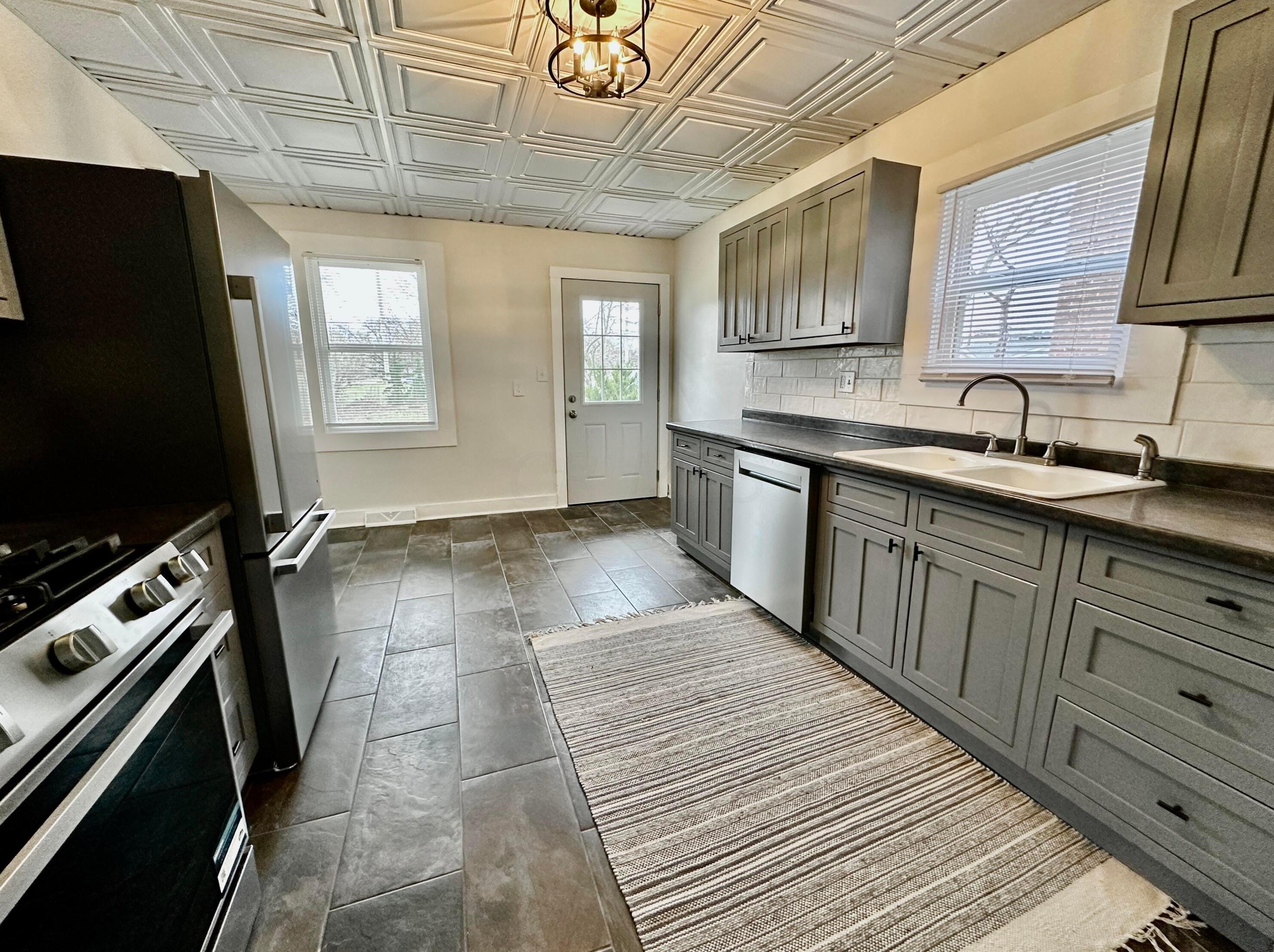 223 Monroe Ave, Columbus OH 43203-1443 exterior