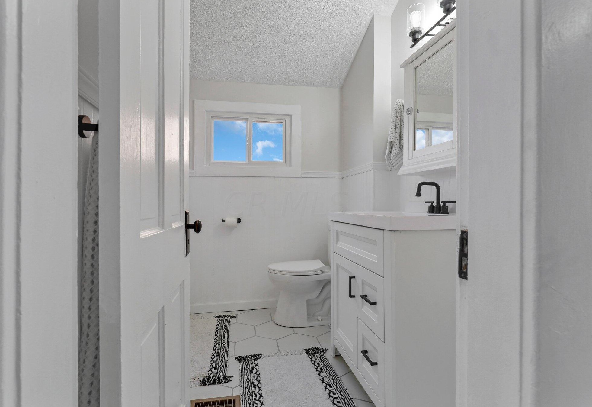 223 Monroe Ave, Columbus OH 43203-1443 exterior