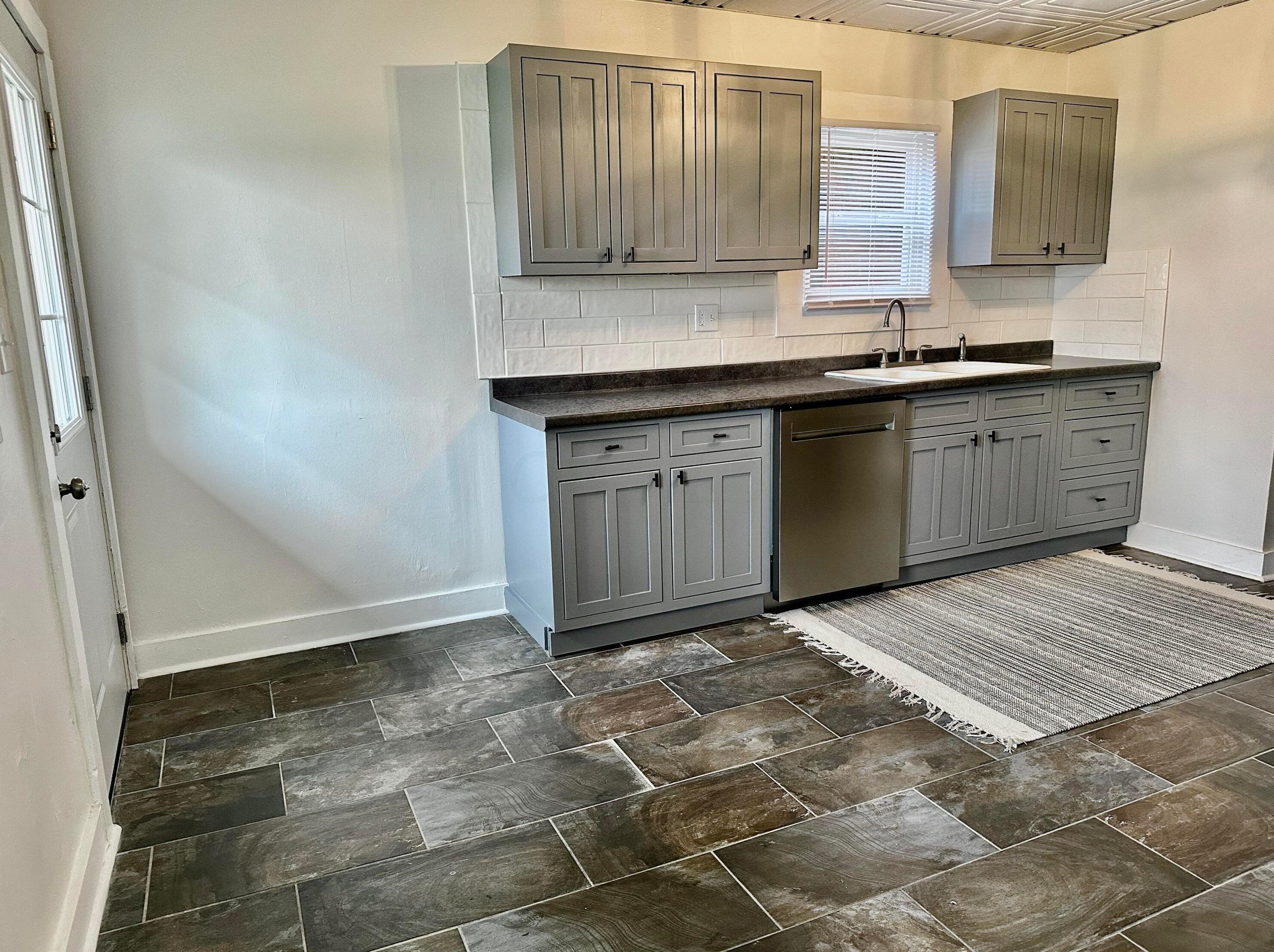 223 Monroe Ave, Columbus OH 43203-1443 exterior