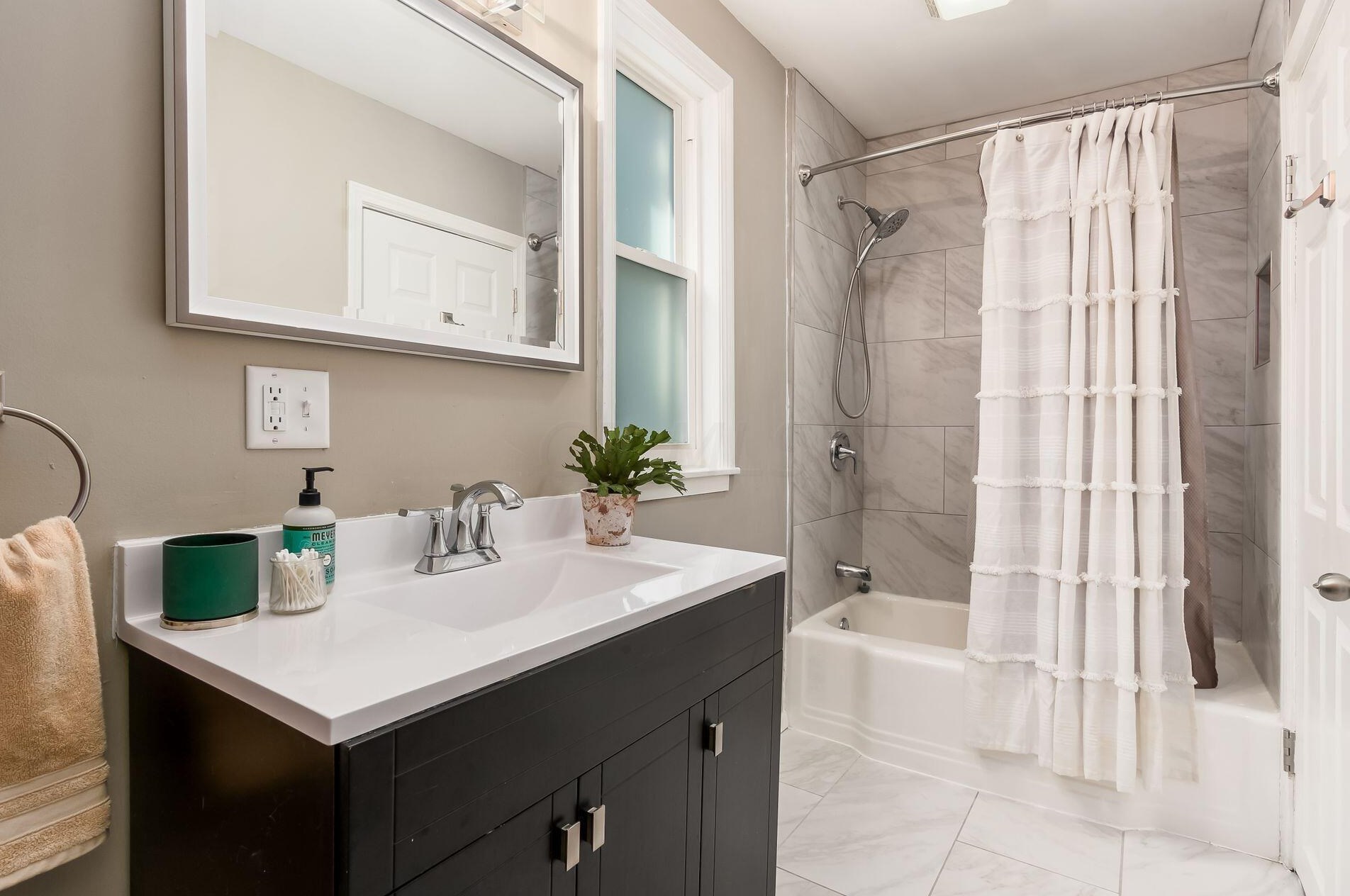 675 Siebert St, Columbus OH  43206-2929 exterior