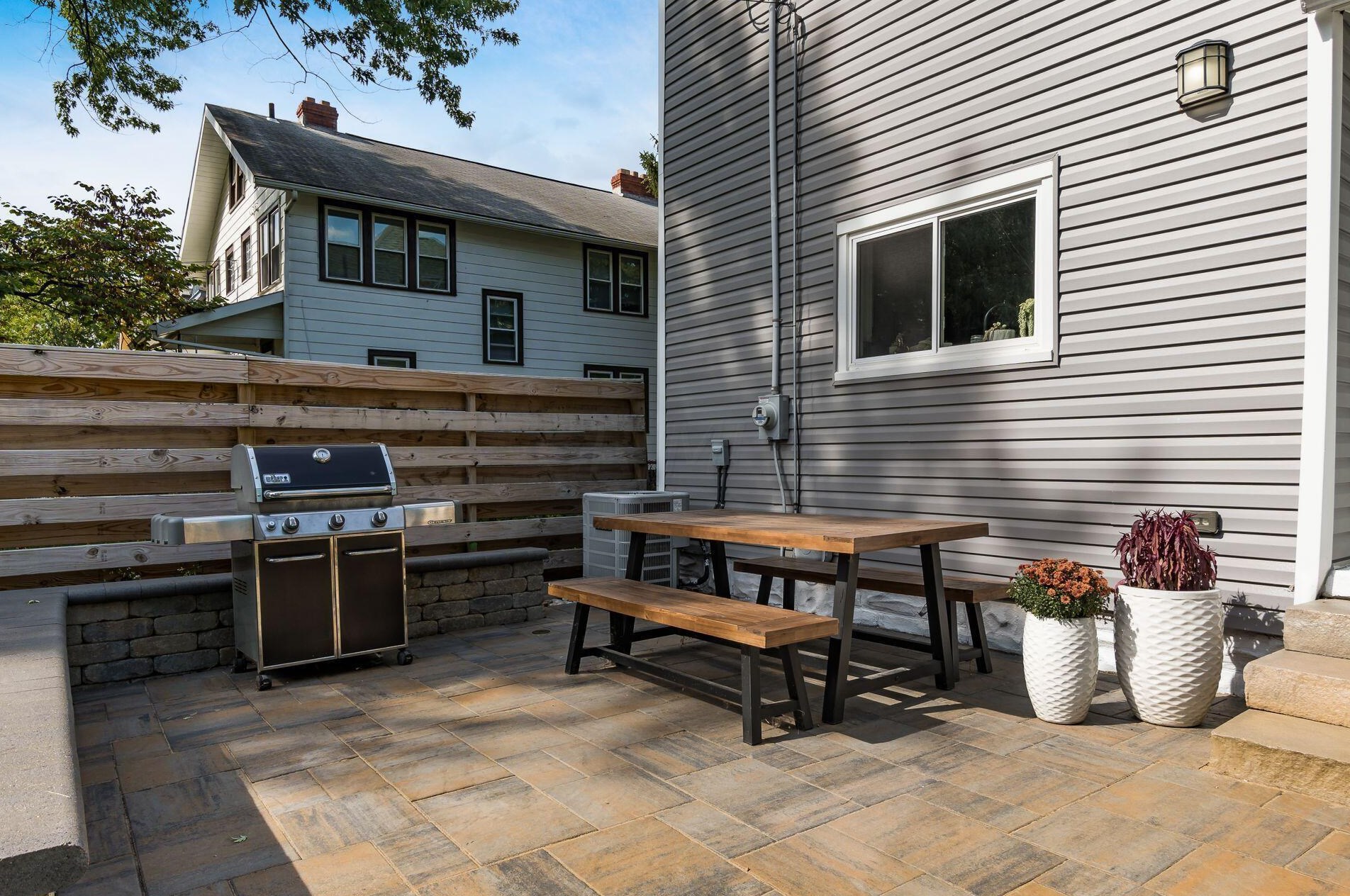 675 Siebert St, Columbus OH  43206-2929 exterior