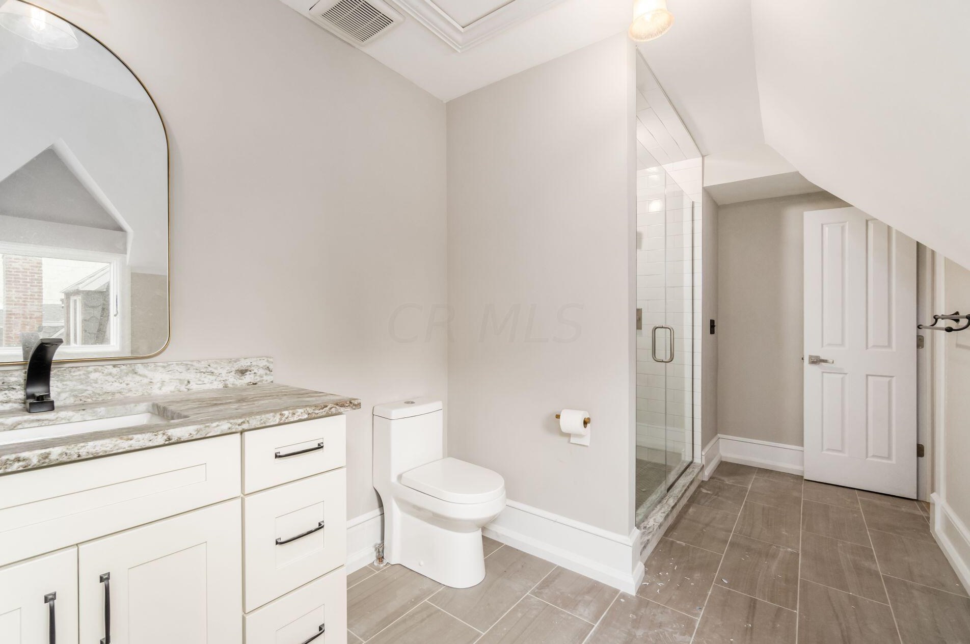 392 Town St, Columbus OH 43215-4838 exterior