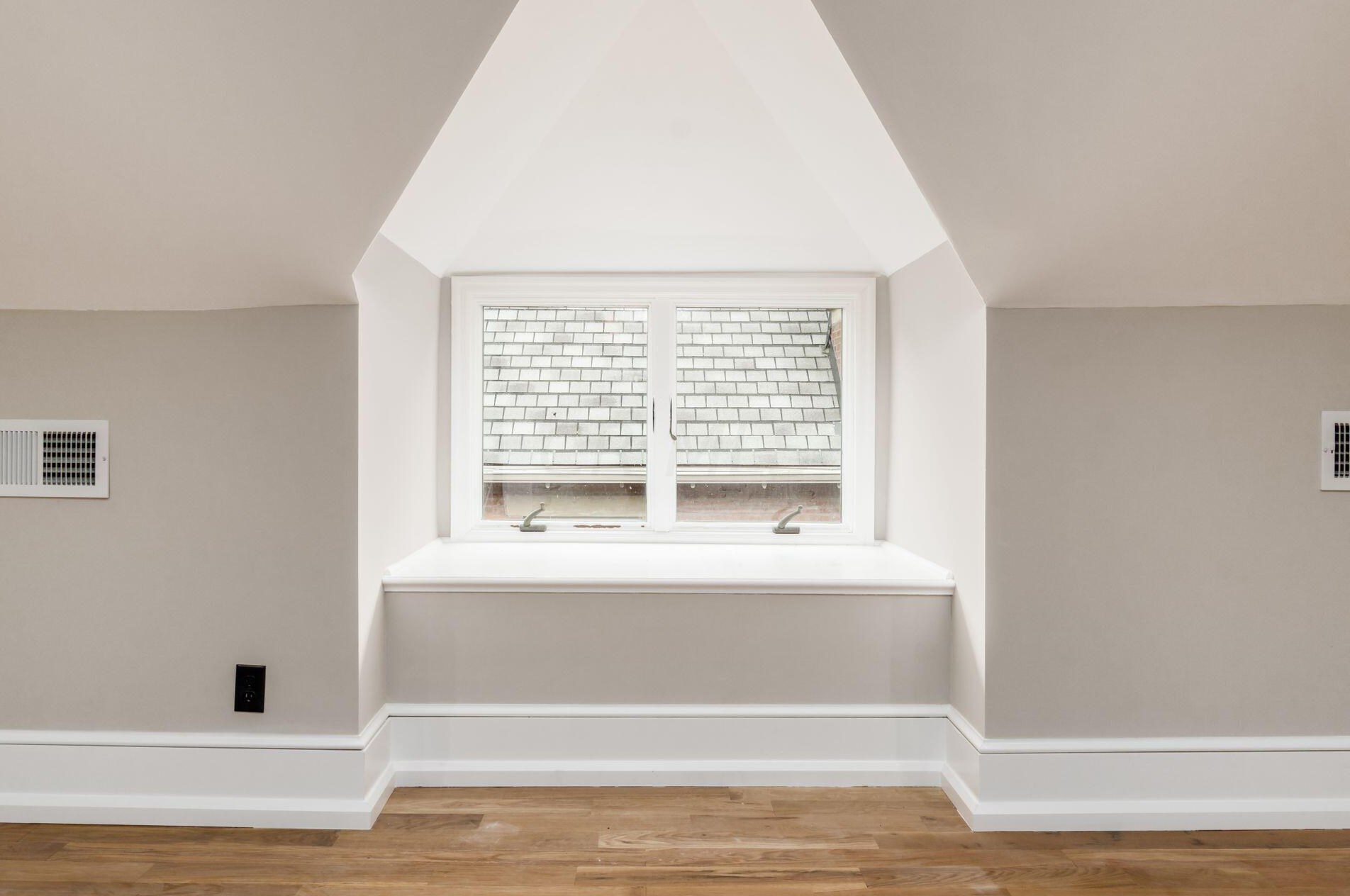 392 Town St, Columbus OH 43215-4838 exterior