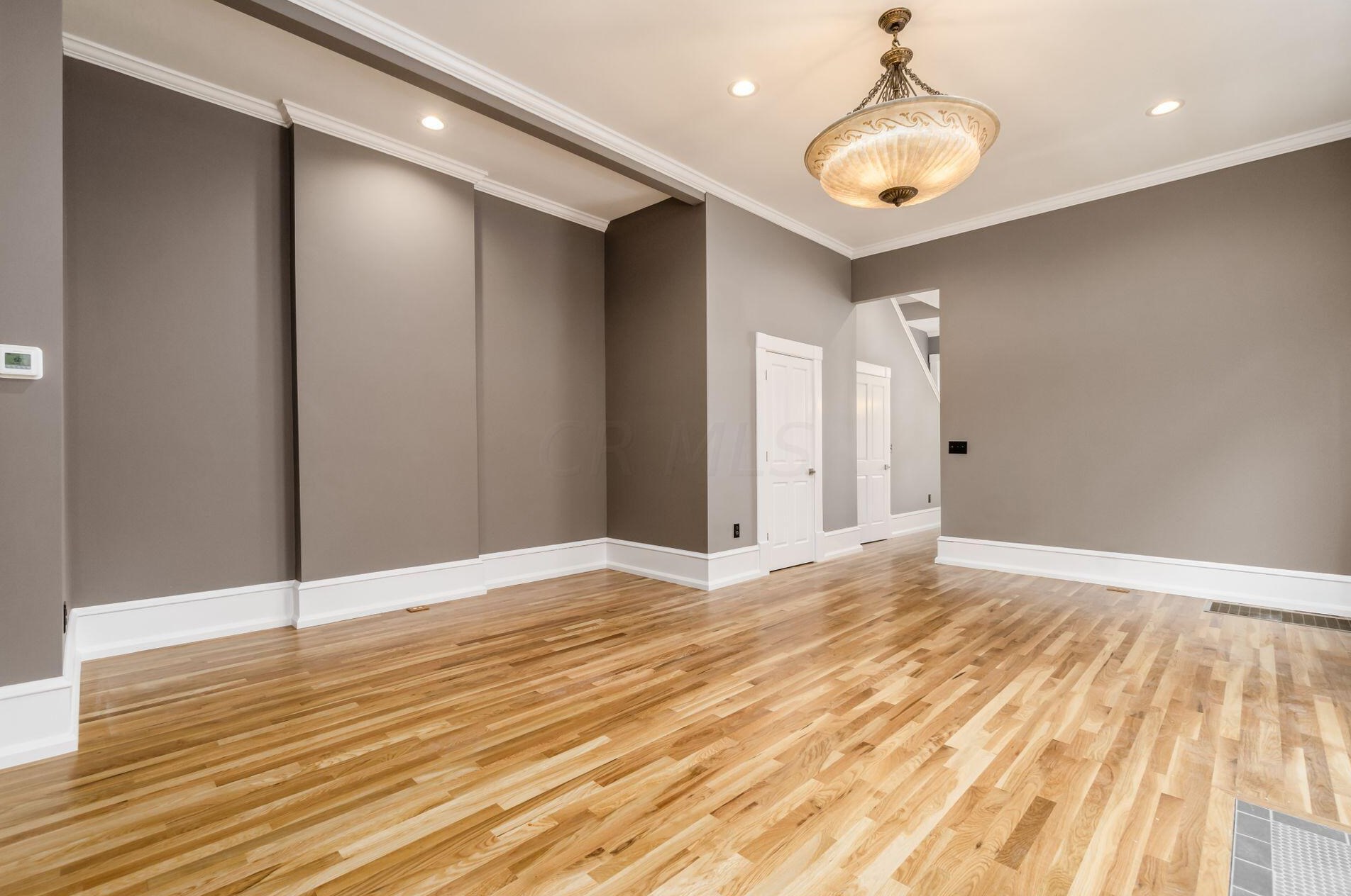 392 Town St, Columbus OH 43215-4838 exterior