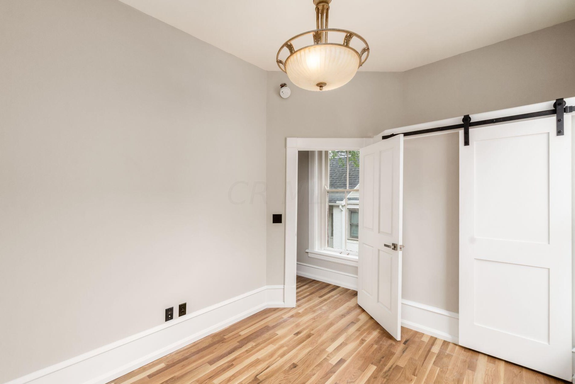 392 Town St, Columbus OH 43215-4838 exterior