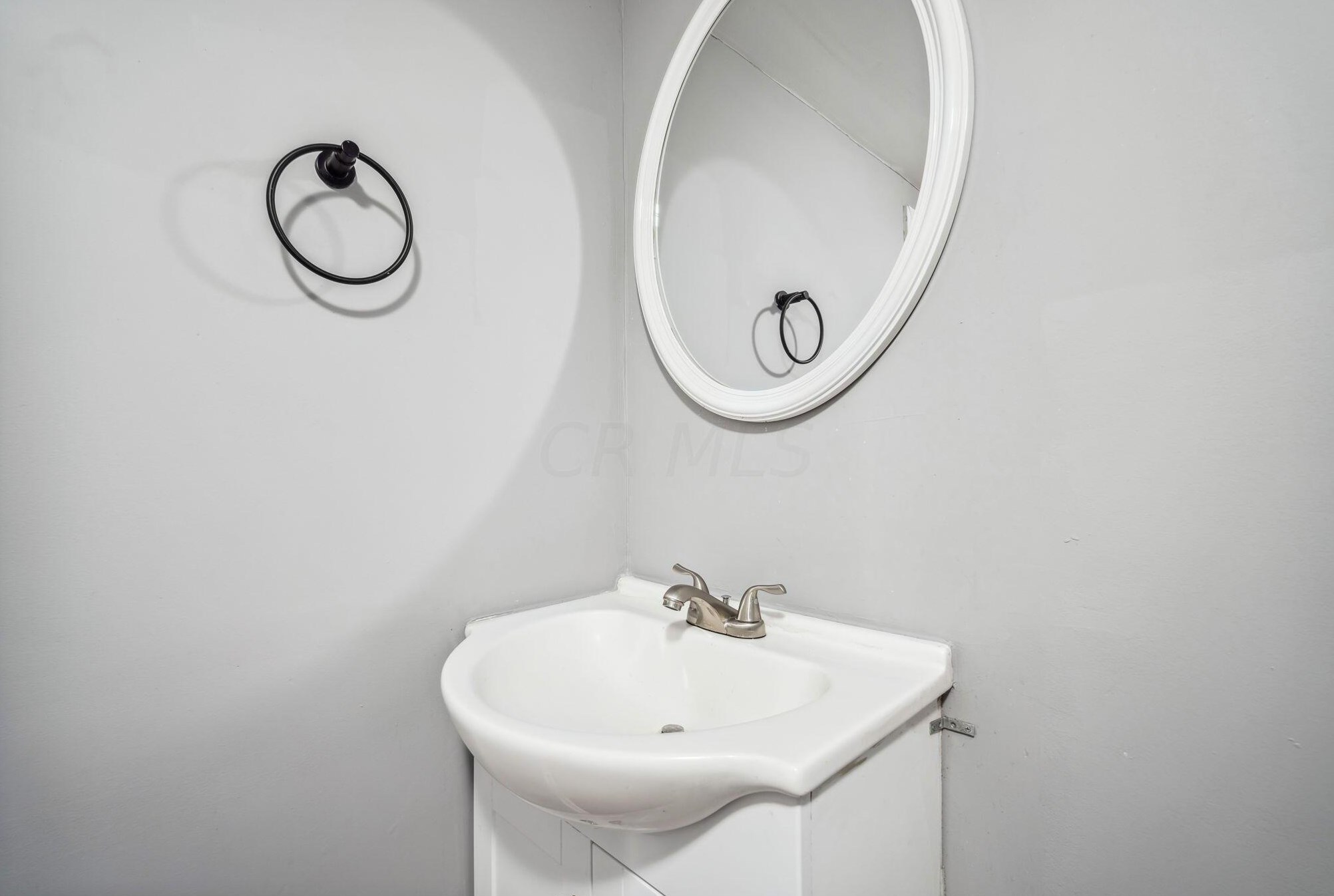 24 Innis Ave, Columbus OH  43207-1868 exterior