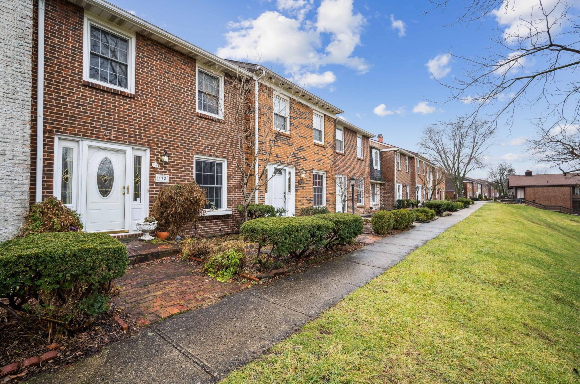 578 Dlyn St, Columbus, OH 43228-2506