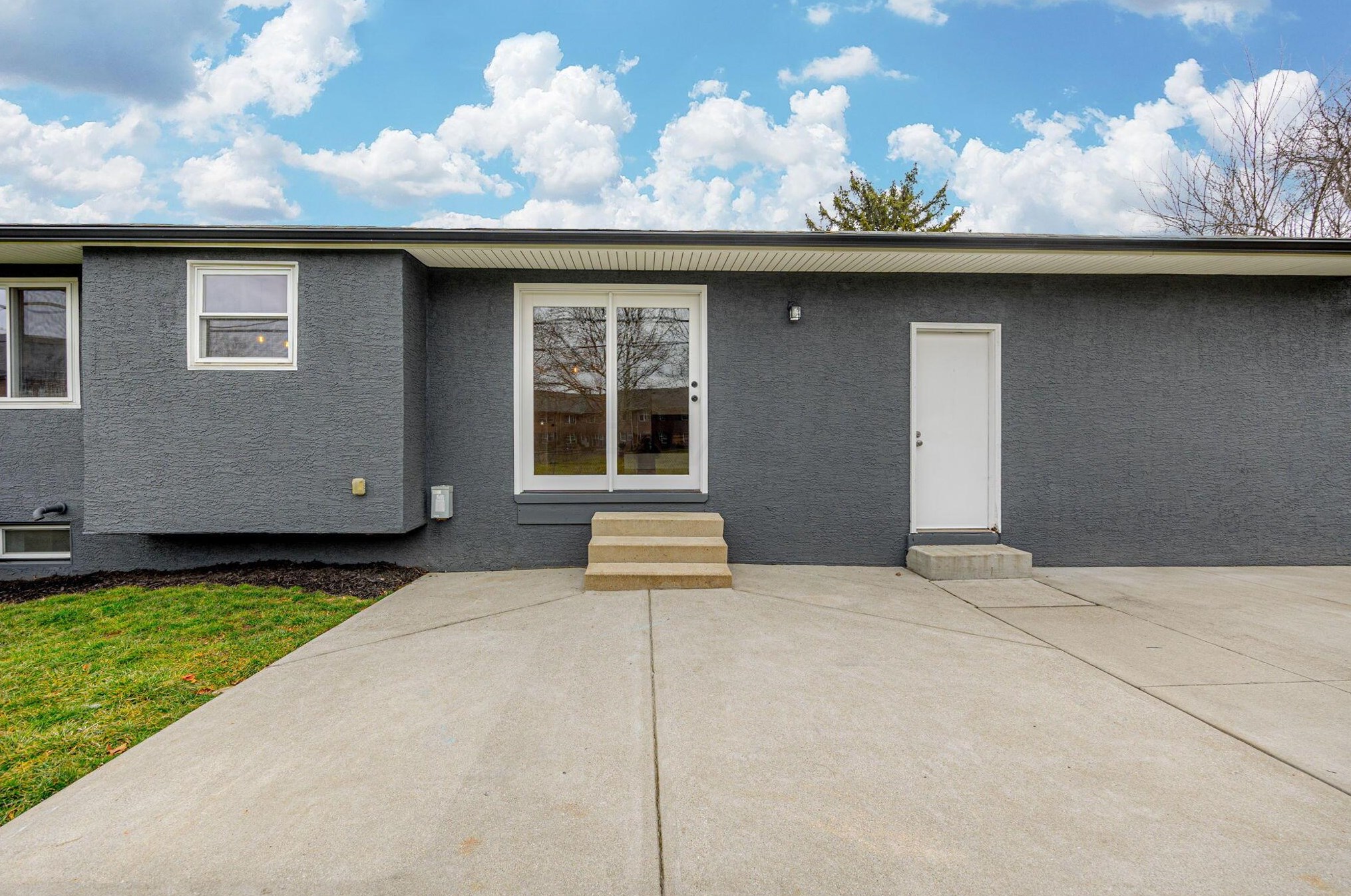 5481 Blue Ash Rd, Columbus OH  43229-3630 exterior