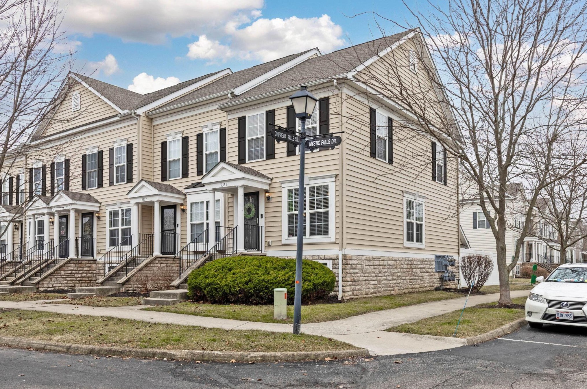 5359 Mystic Falls Dr, Dublin, OH 43016-6317
