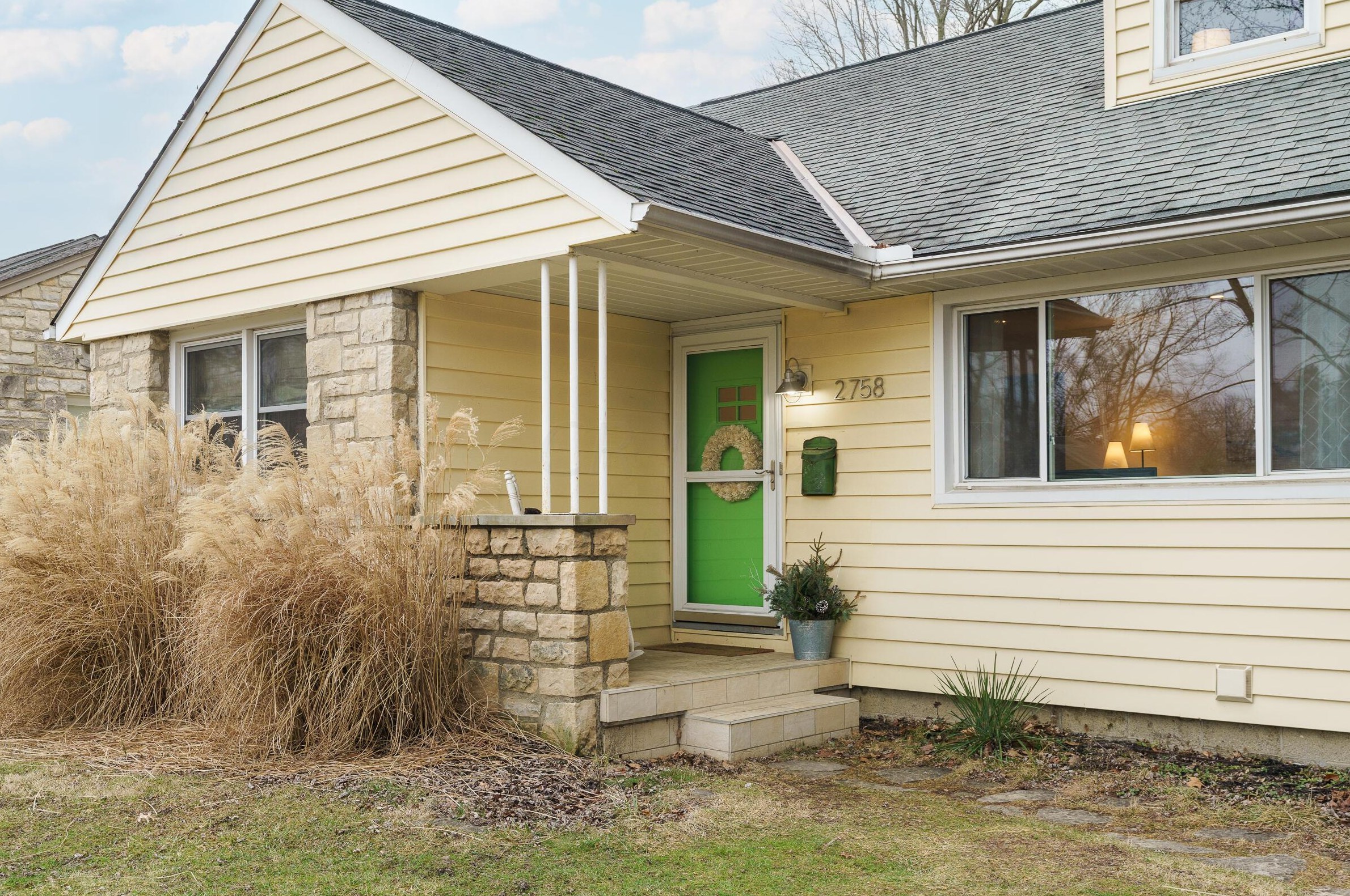 2758 Wellesley Rd, Columbus, OH 43209-2958