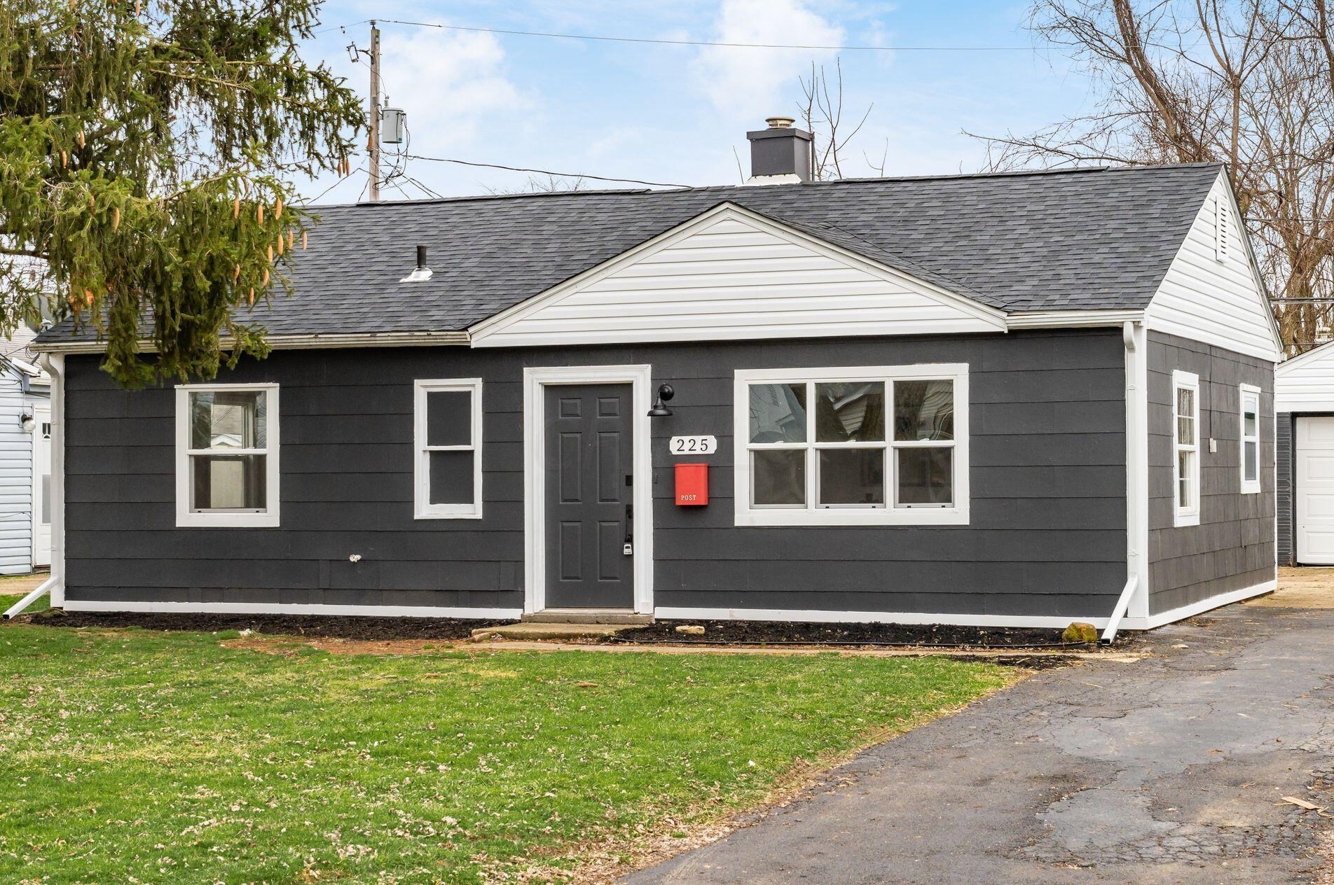 225 Santa Maria Ln, Columbus, OH 43213