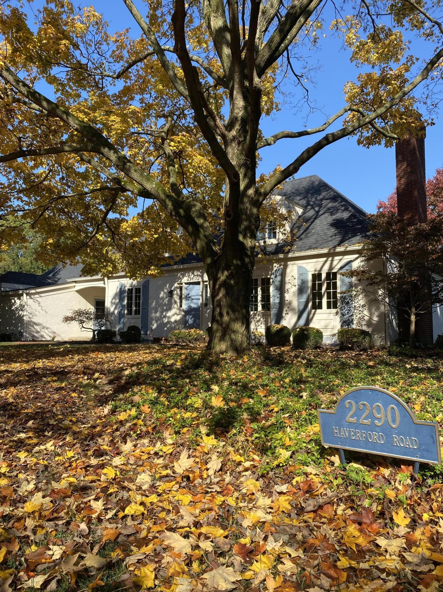 2290 Haverford Rd, Columbus OH  43220-4320 exterior