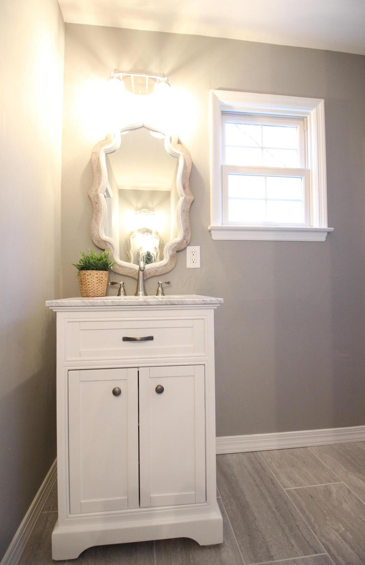 2290 Haverford Rd, Columbus OH  43220-4320 exterior