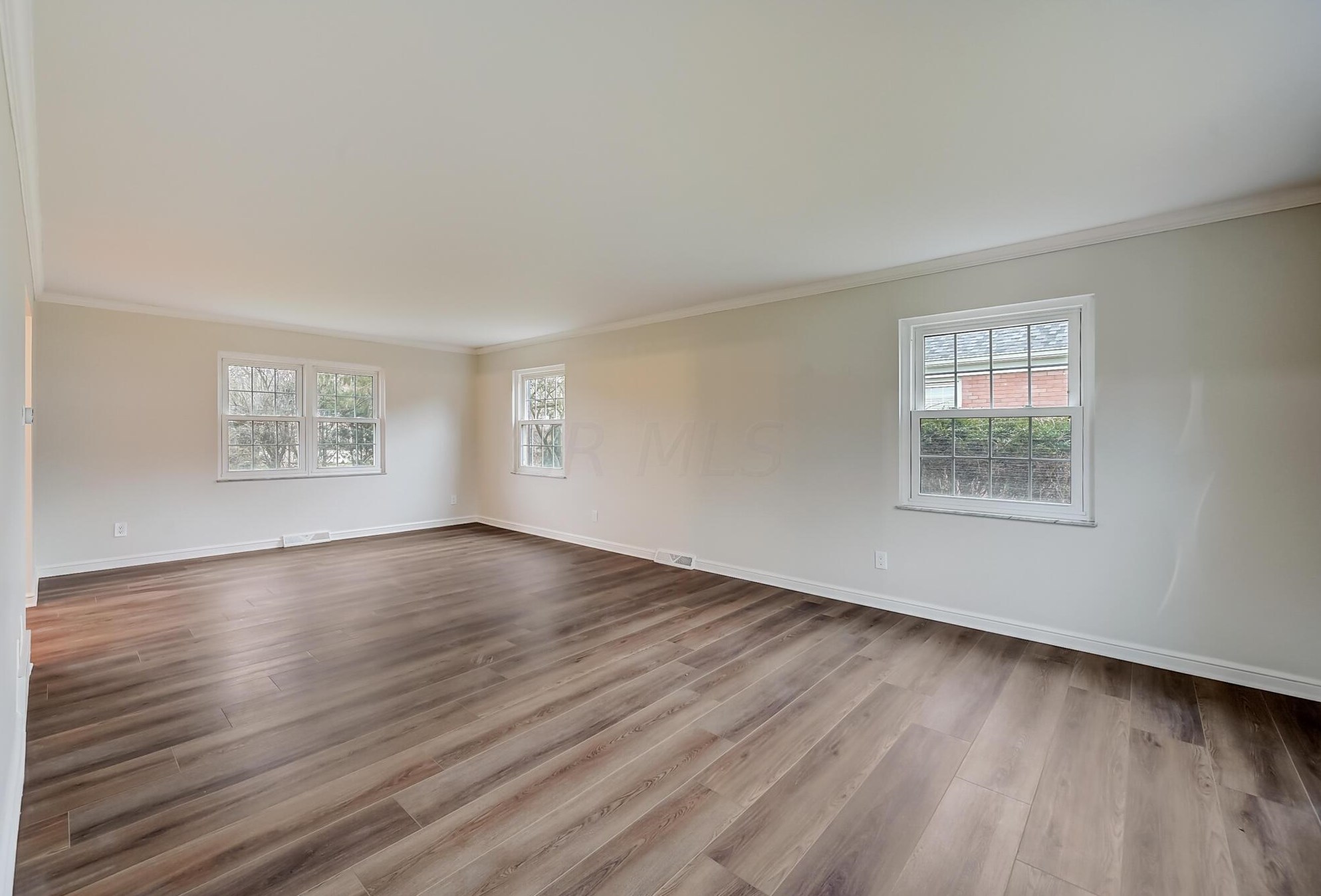 967 Spring Grove Ln, Columbus, OH 43235-3324