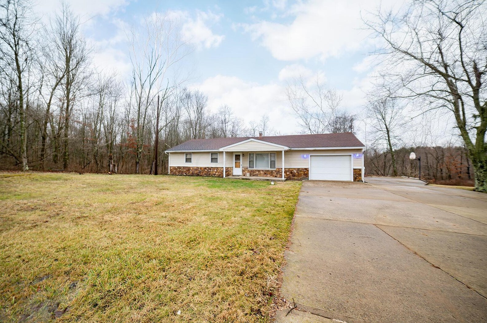 2155 Elder Rd, Lancaster, OH 43130-9337