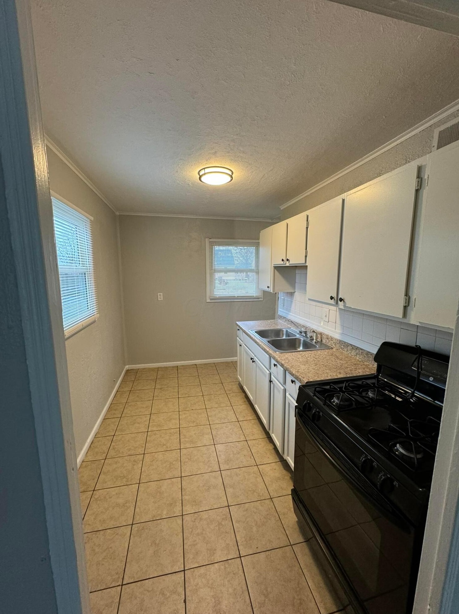 903 Hampton Rd, Columbus OH  43227-1087 exterior