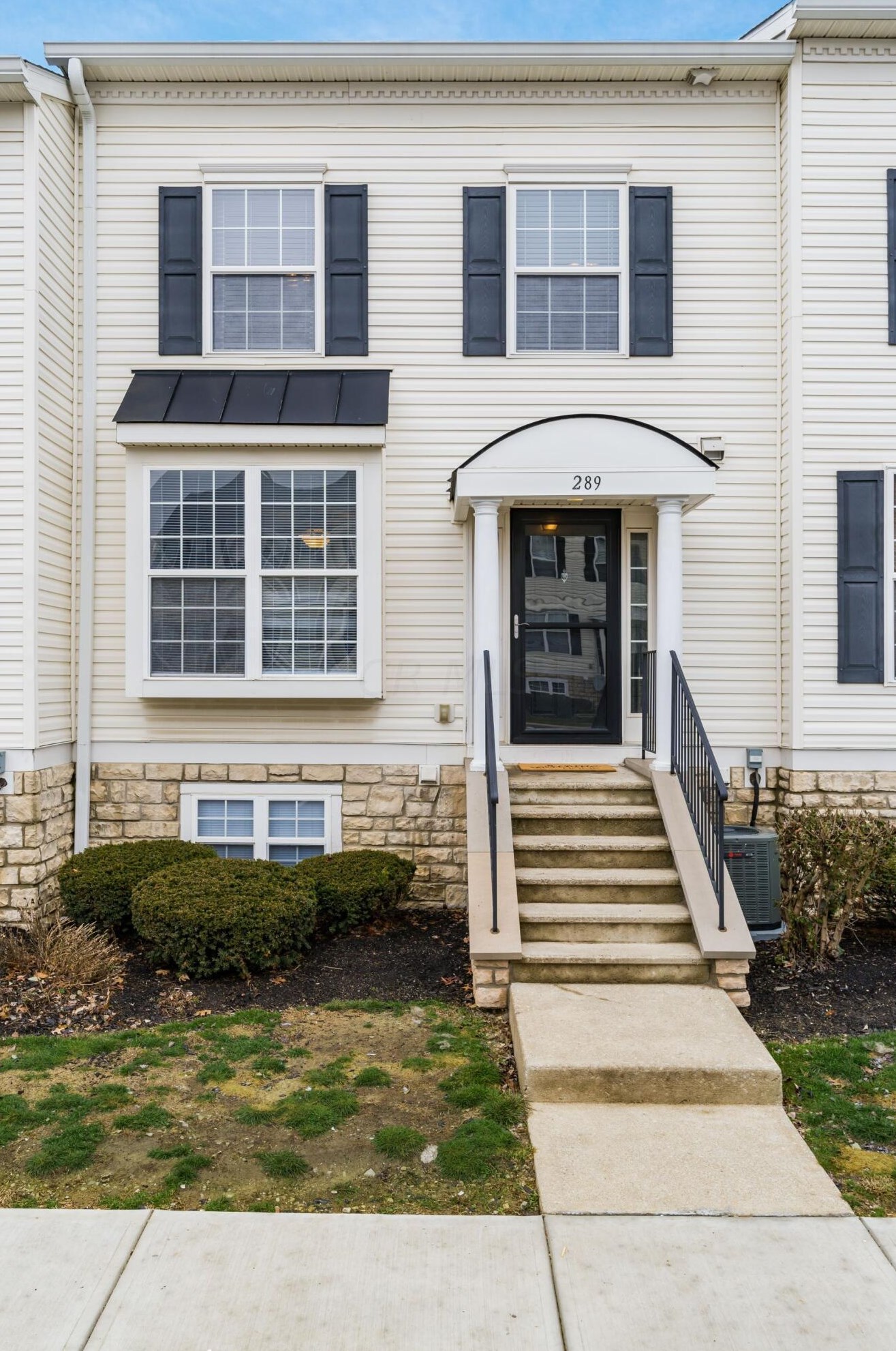 289 Slippery Elm Dr, Blacklick, OH 43004-8432