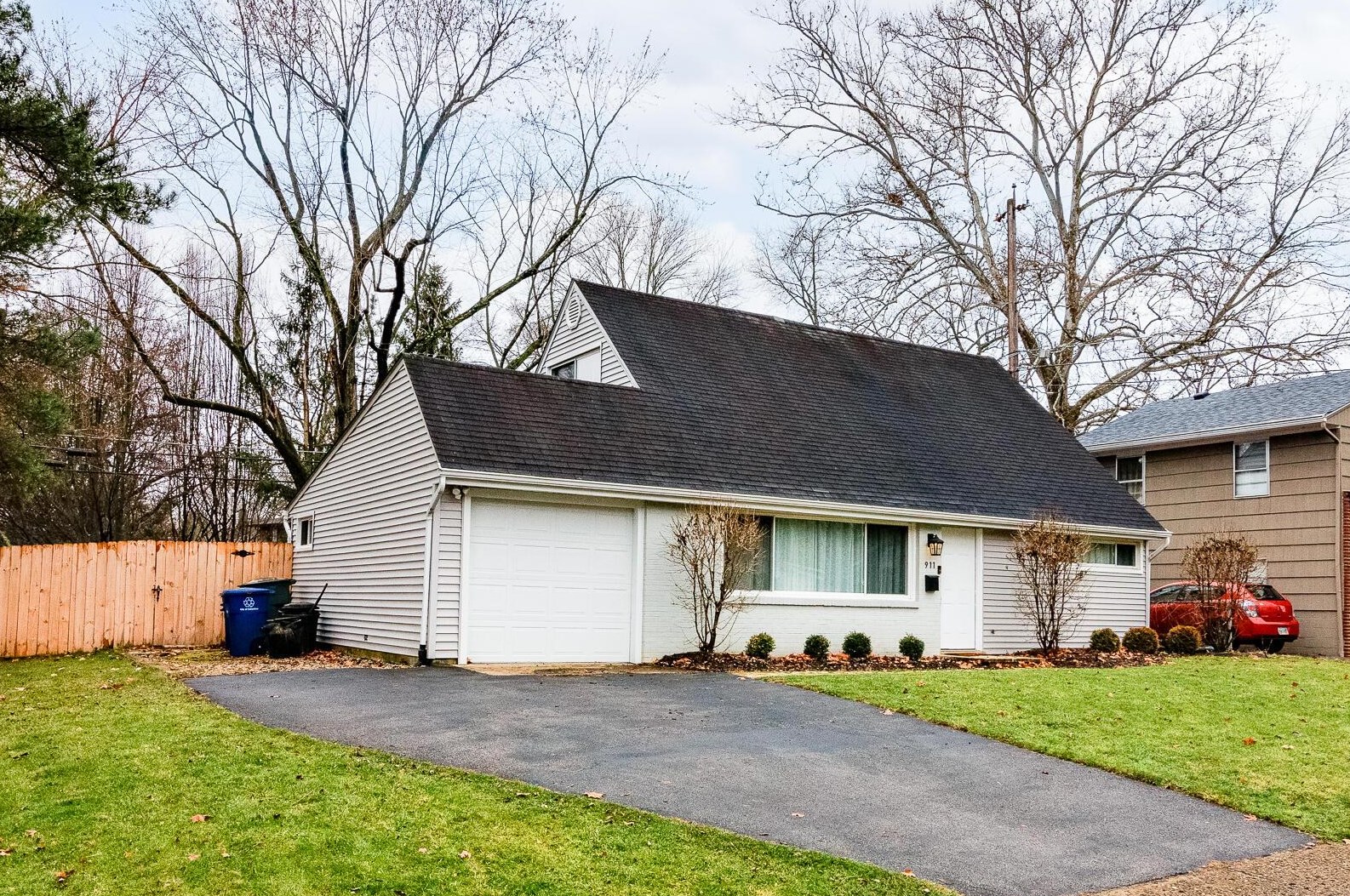 911 Caniff Pl, Columbus, OH 43221-1612