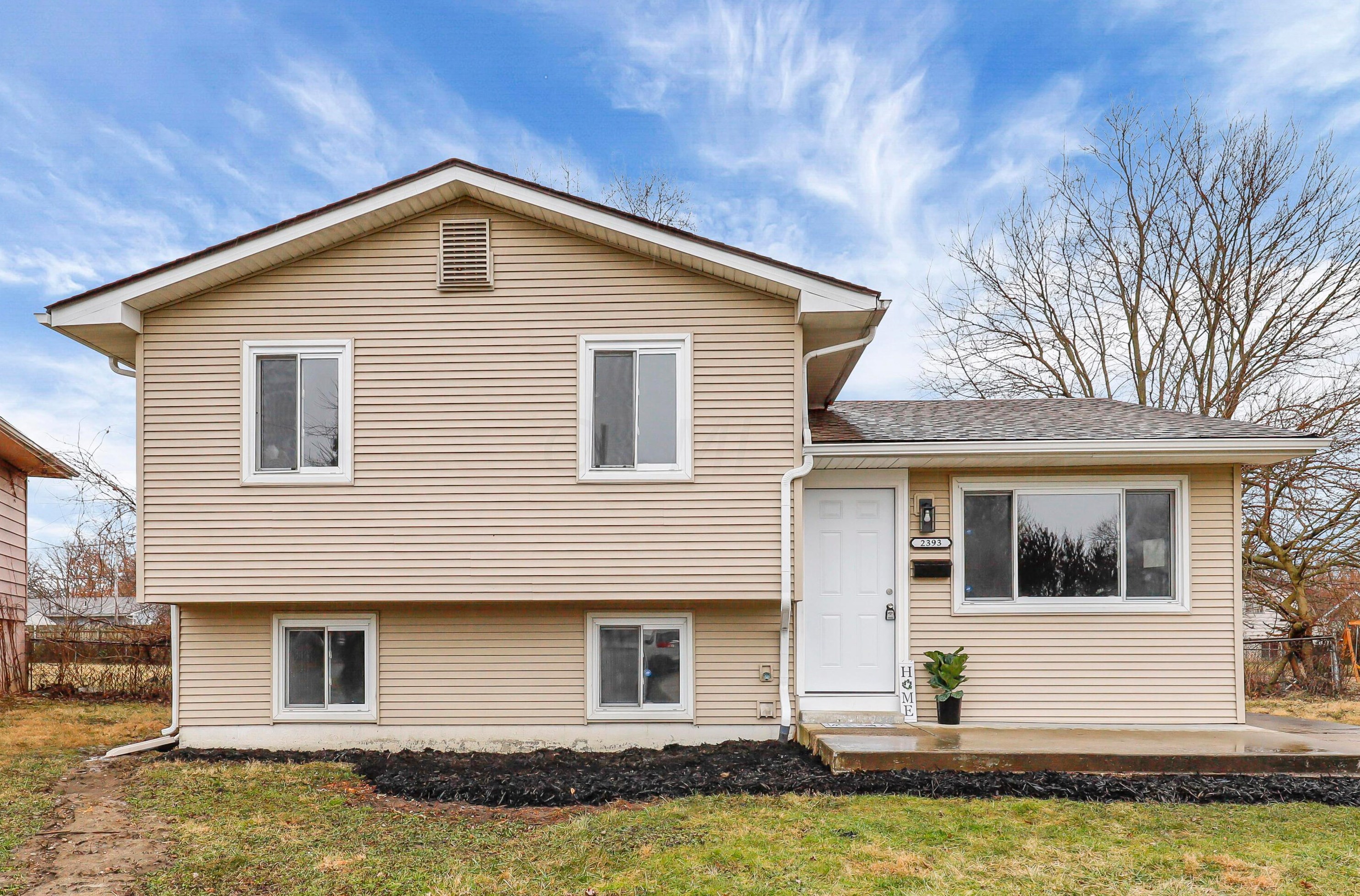 2393 Edenburgh Dr, Columbus, OH 43219-1336