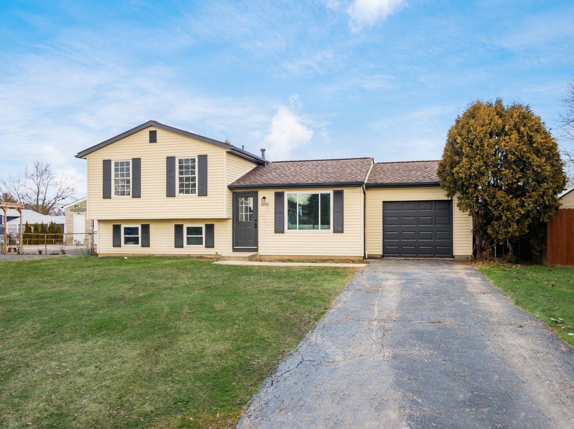 5282 Silverberry Ct, Columbus, OH 43228-2783