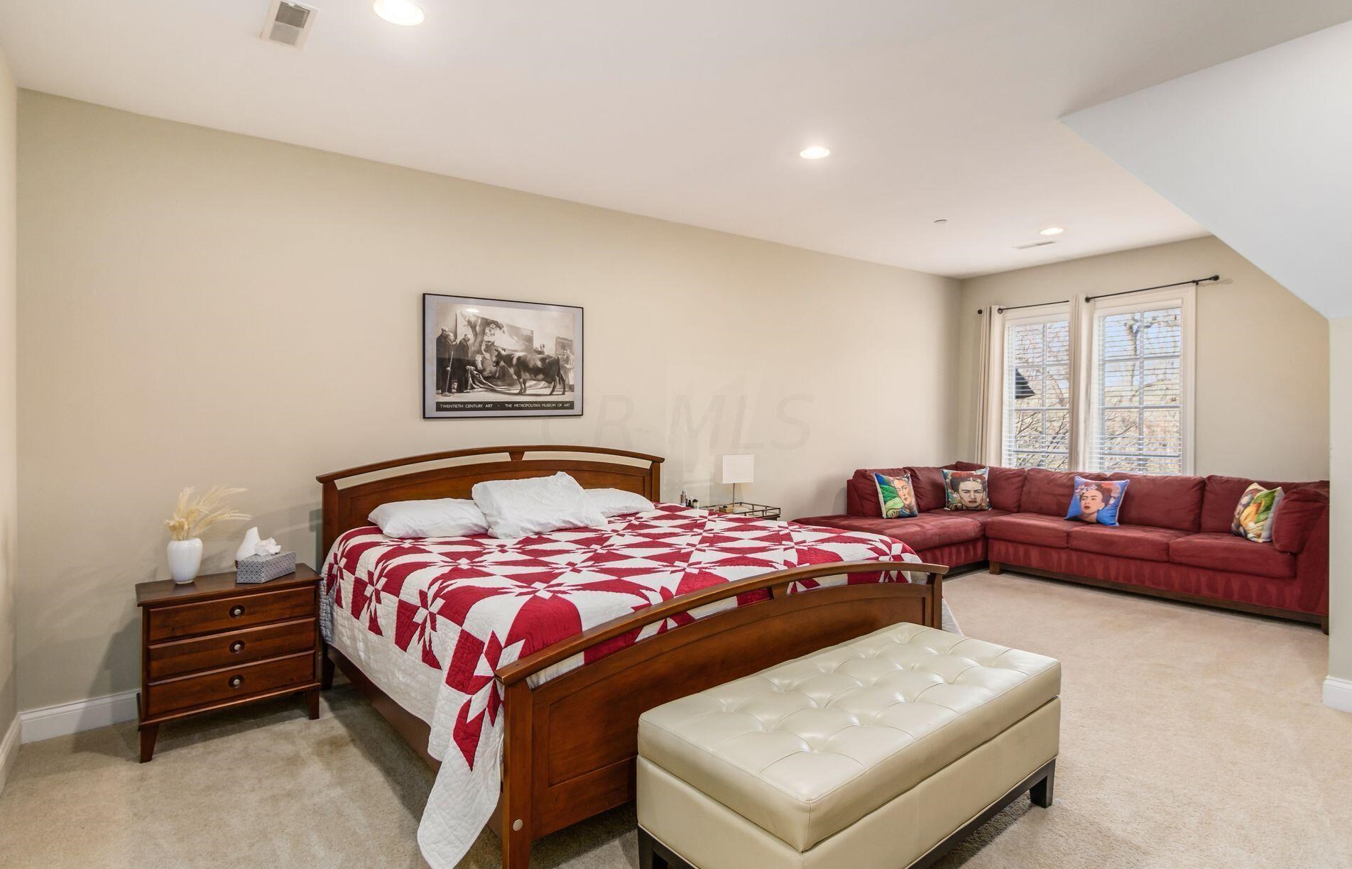 2453 Cambridge Blvd, Columbus OH  43221-4023 exterior