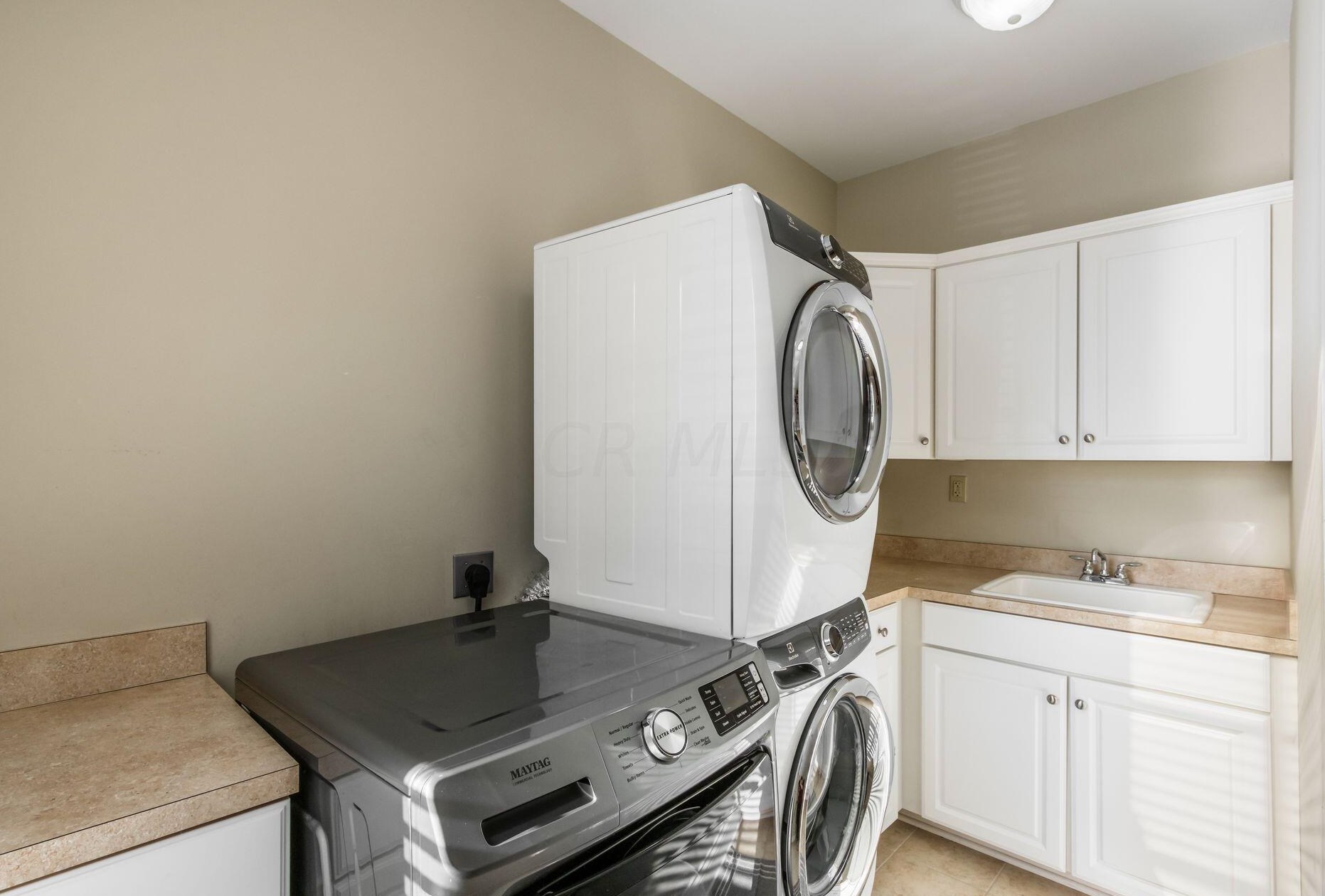 2453 Cambridge Blvd, Columbus OH  43221-4023 exterior