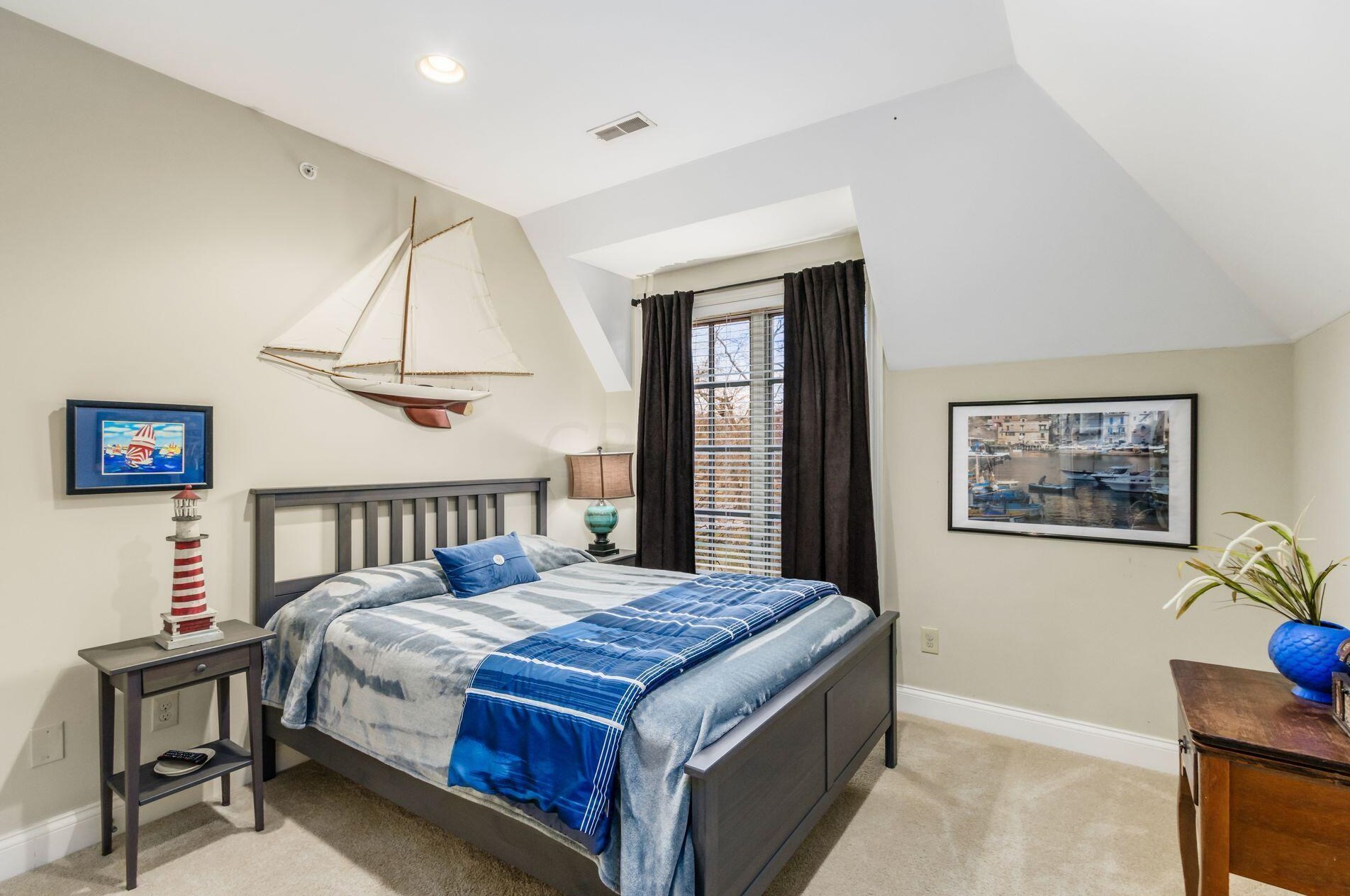 2453 Cambridge Blvd, Columbus OH  43221-4023 exterior