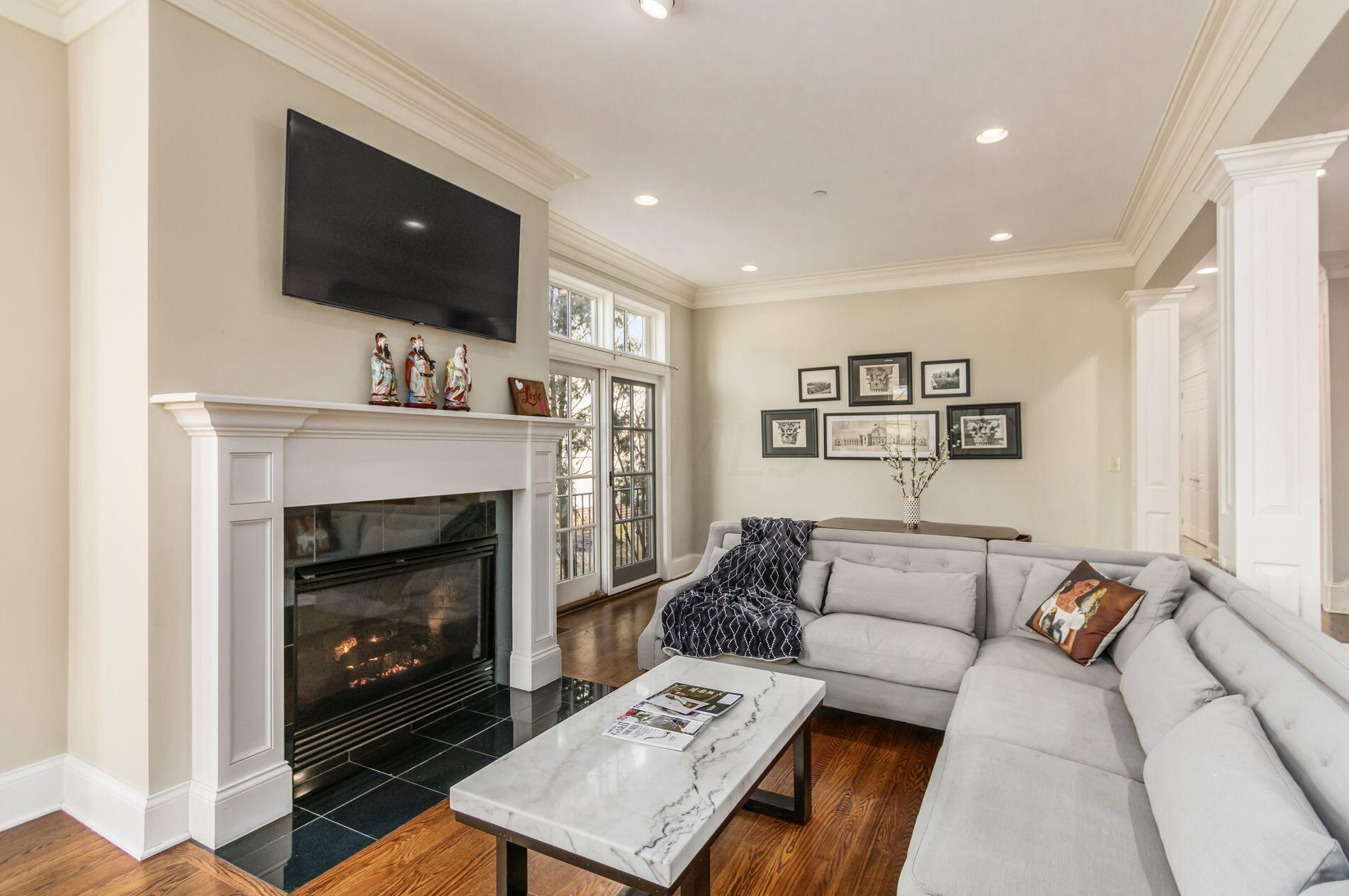 2453 Cambridge Blvd, Columbus OH  43221-4023 exterior