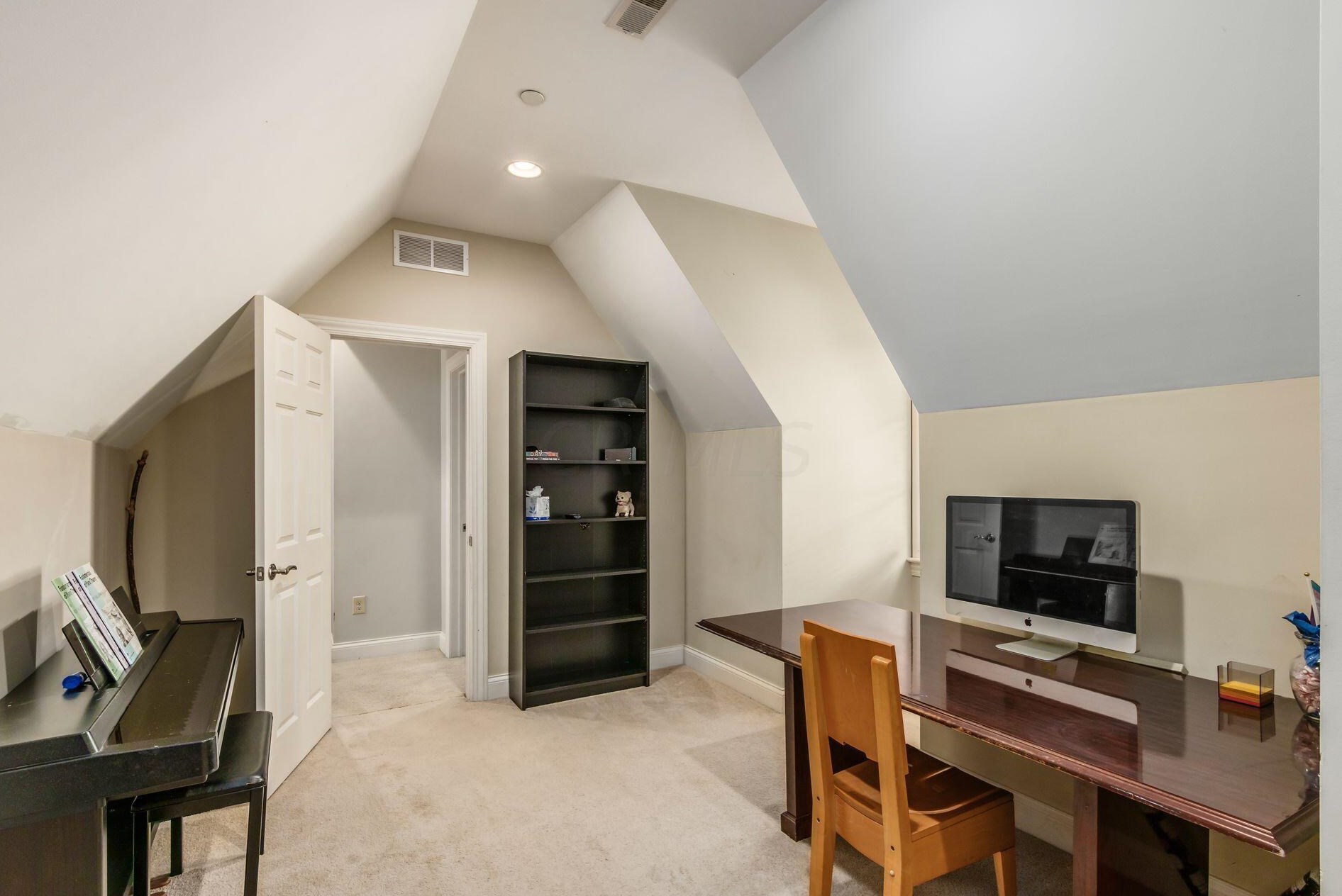 2453 Cambridge Blvd, Columbus OH  43221-4023 exterior