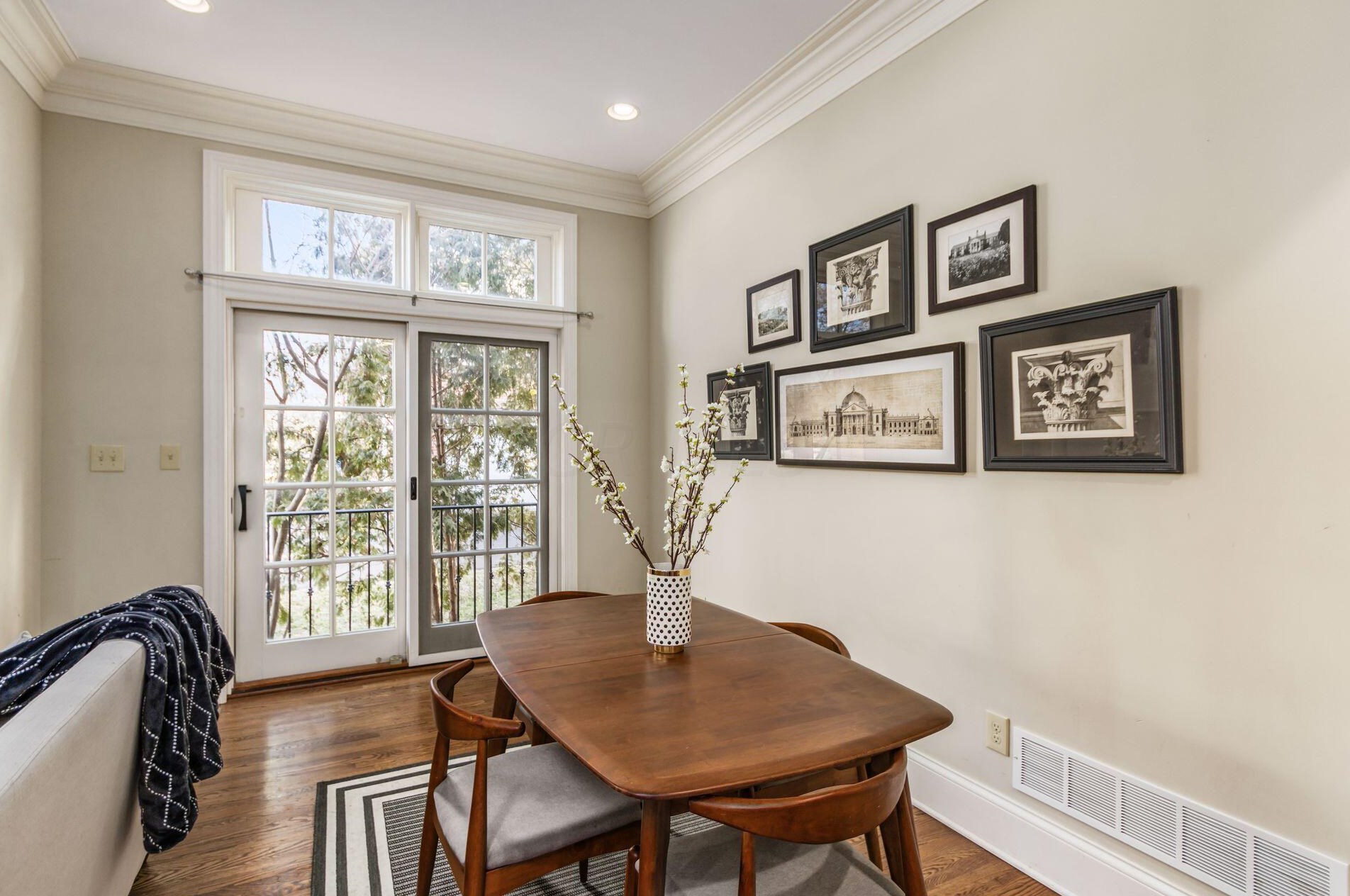 2453 Cambridge Blvd, Columbus OH  43221-4023 exterior