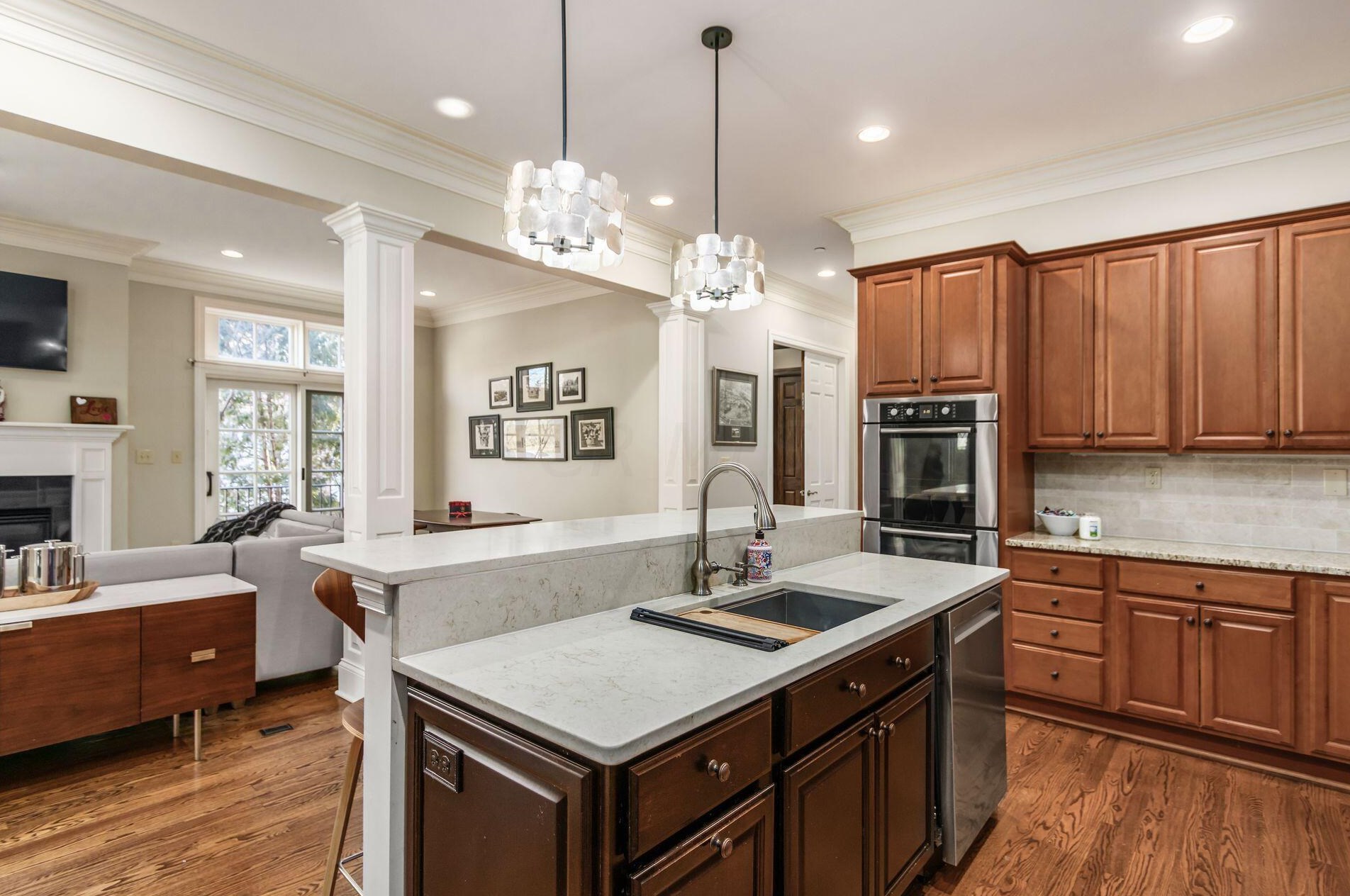 2453 Cambridge Blvd, Columbus OH  43221-4023 exterior