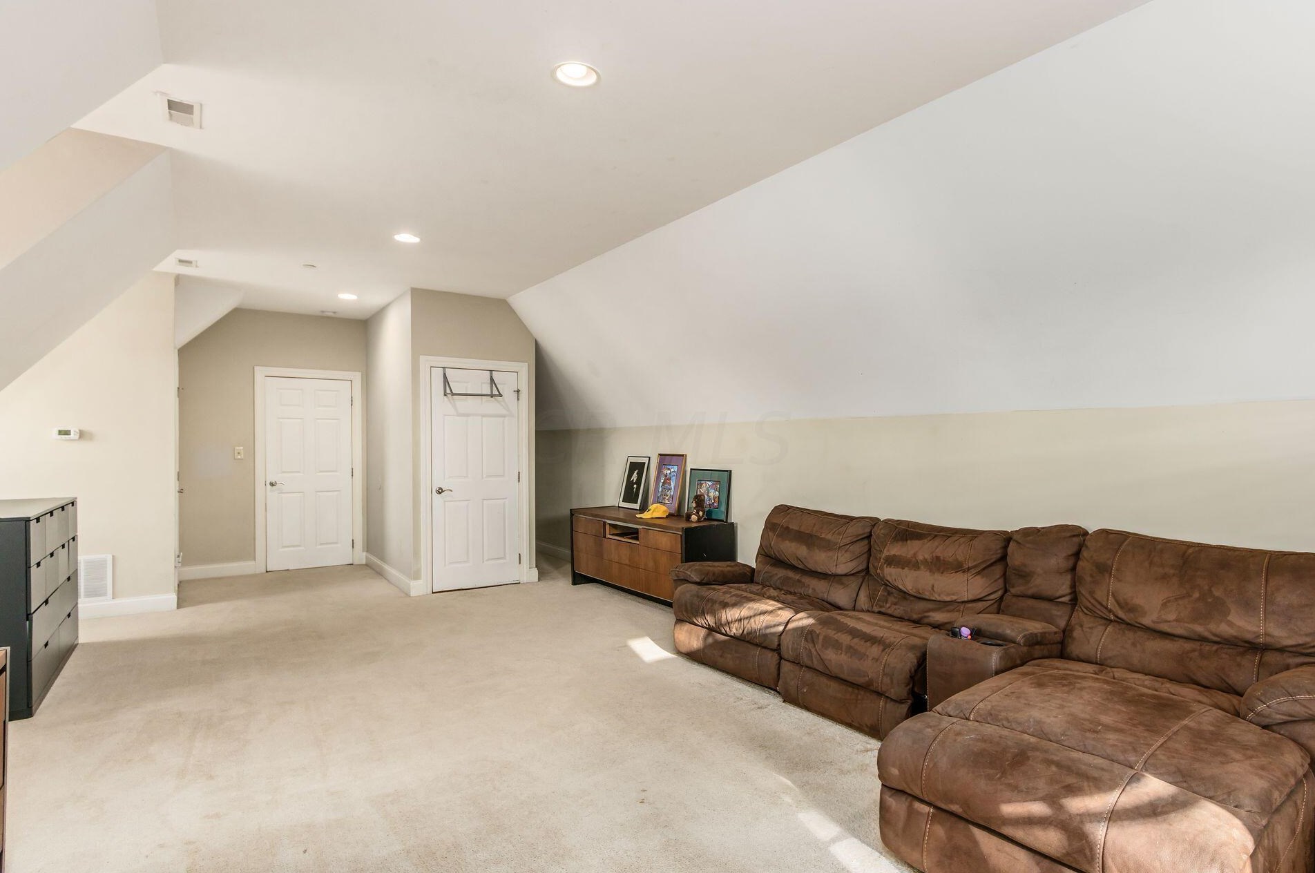 2453 Cambridge Blvd, Columbus OH  43221-4023 exterior