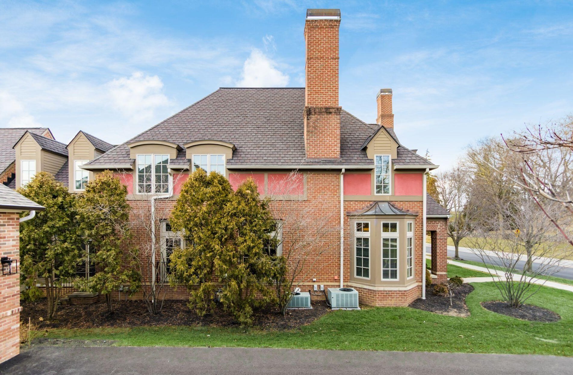 2453 Cambridge Blvd, Columbus OH  43221-4023 exterior