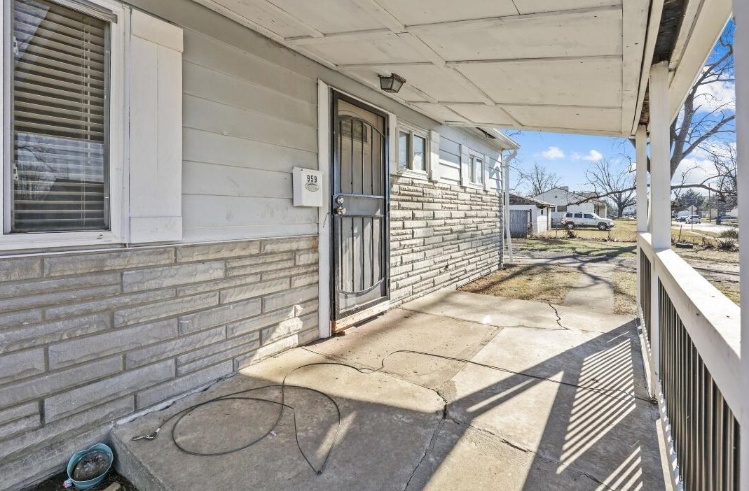 959 Duxberry Ave, Columbus, OH 43211-2132
