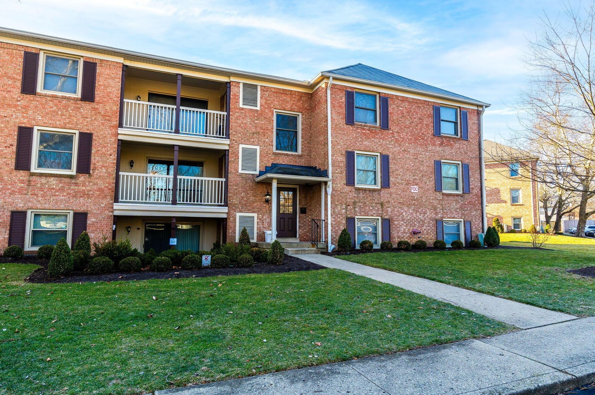 965 Manor Ln #d, Columbus, OH 43221